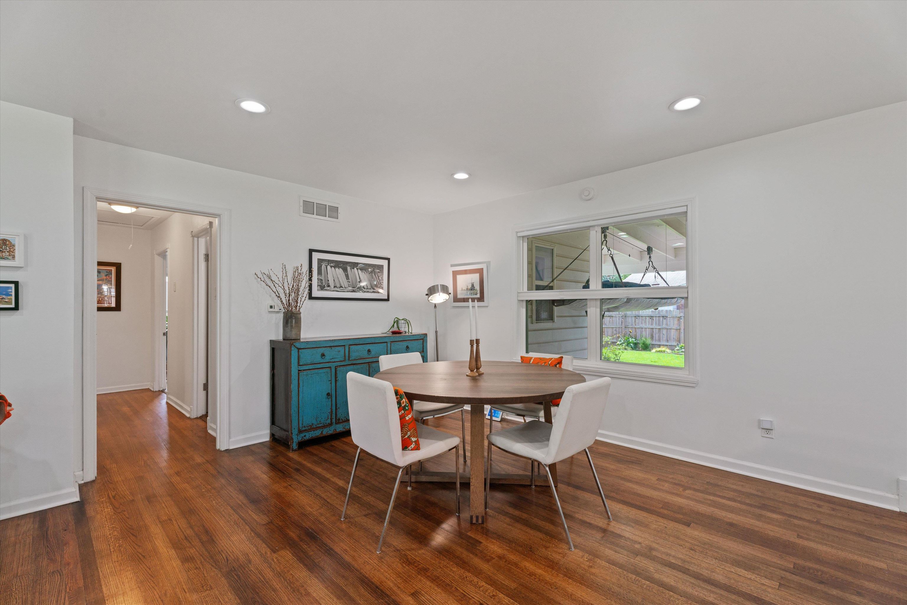 453 S WHITE STATION DR