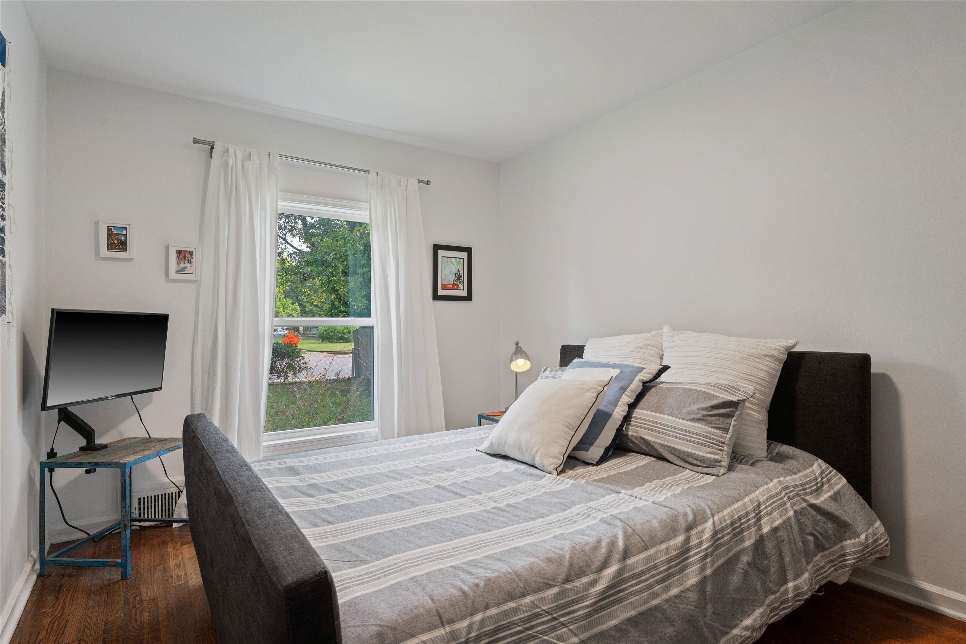 453 S WHITE STATION DR