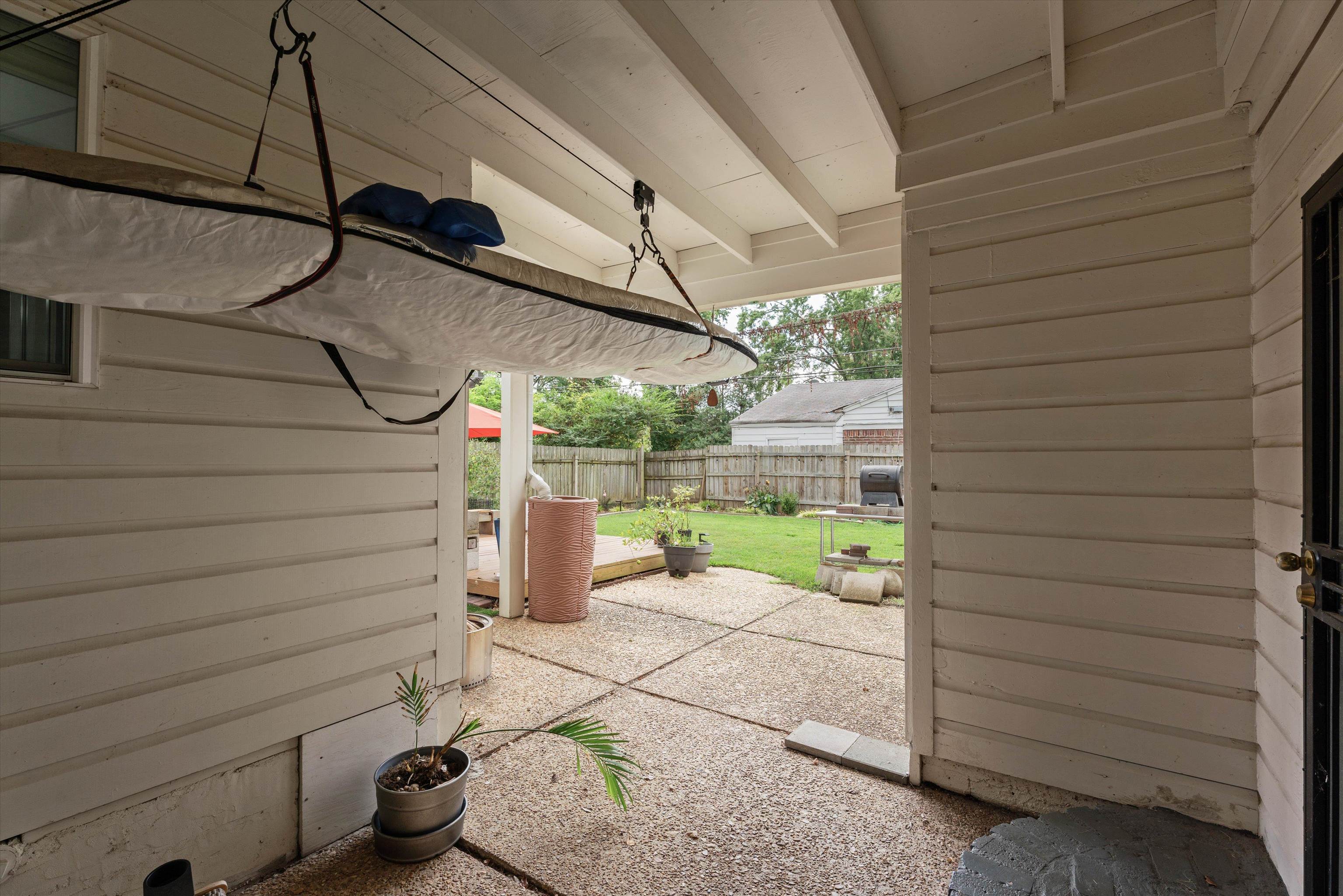 453 S WHITE STATION DR