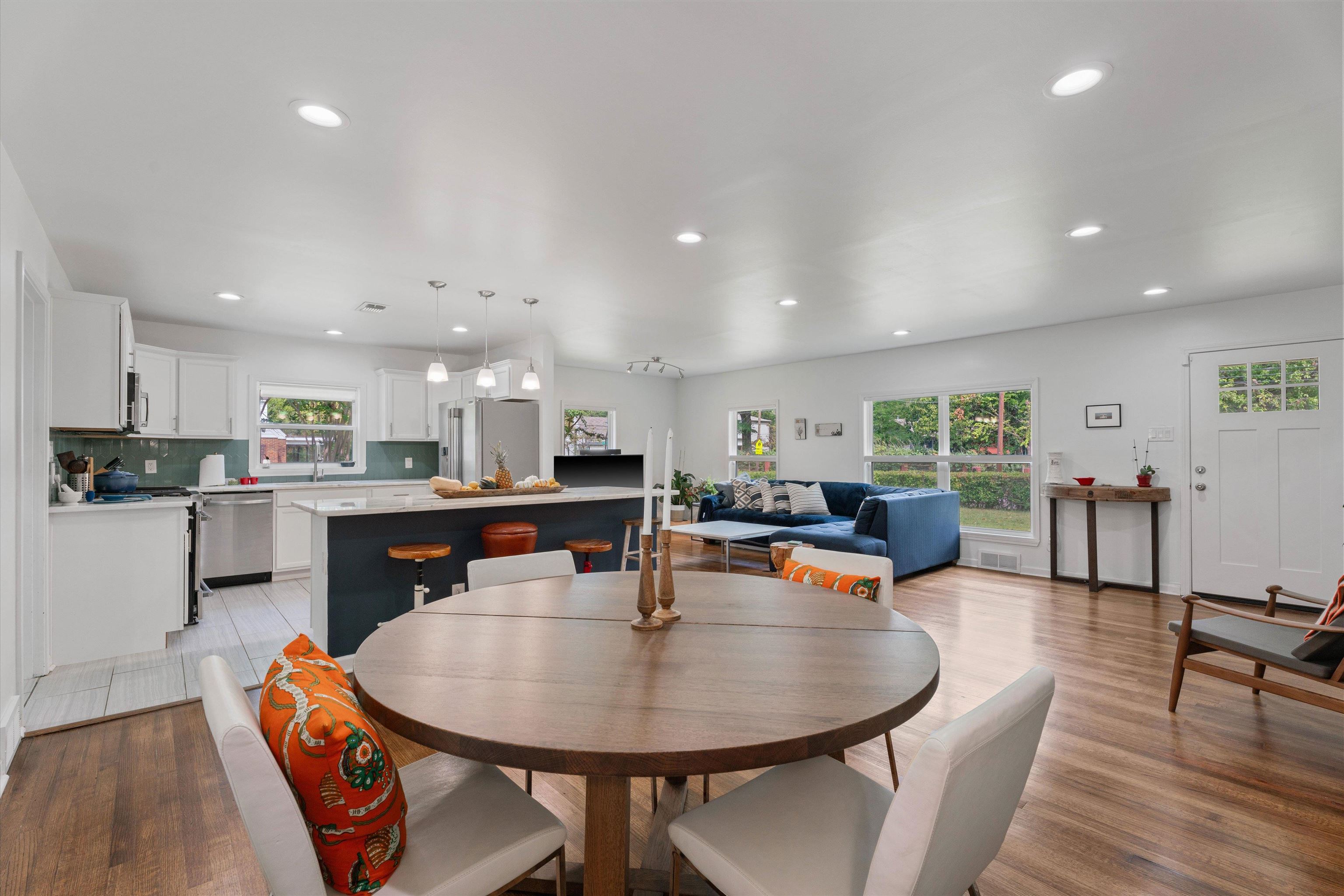 453 S WHITE STATION DR