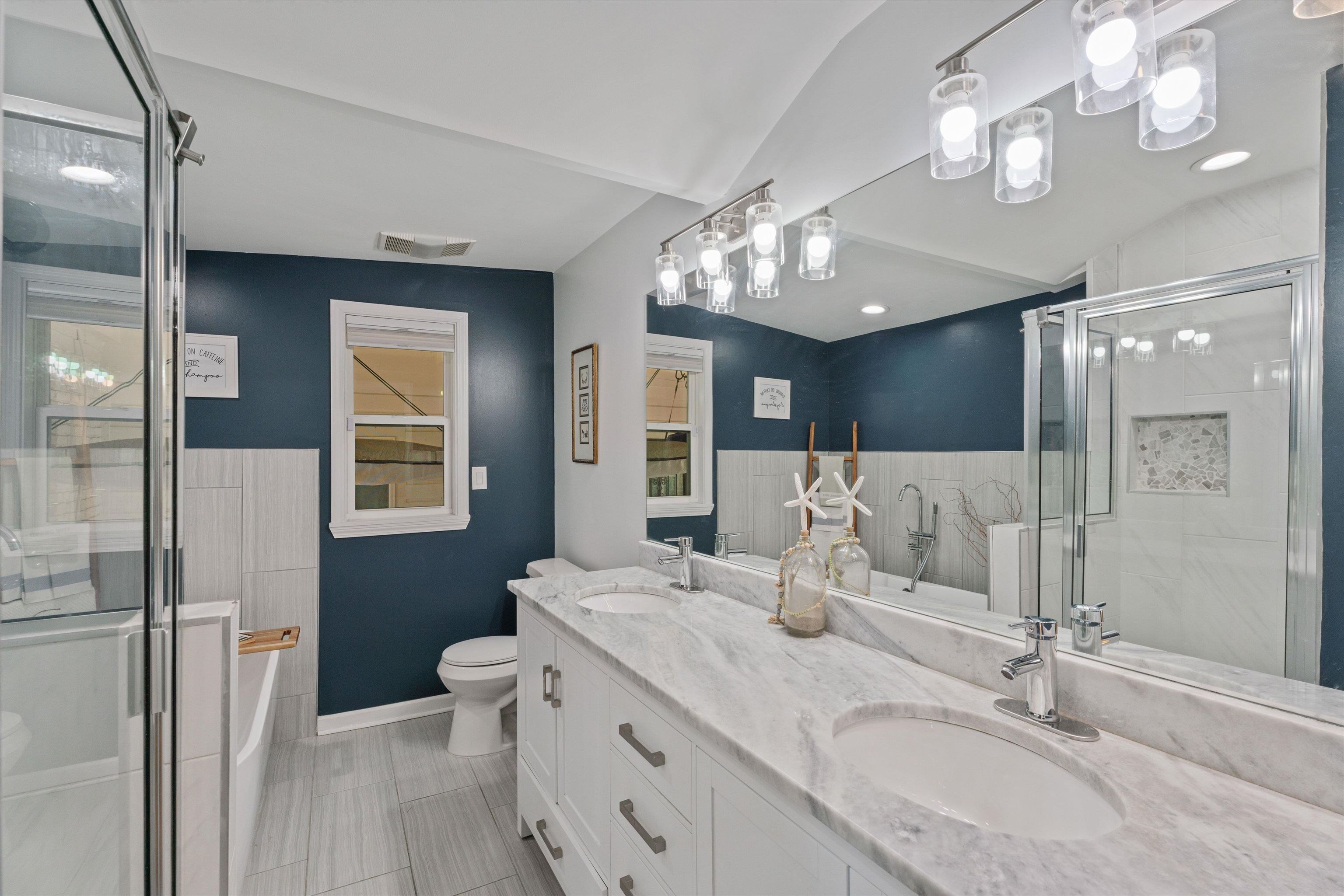 453 S WHITE STATION DR