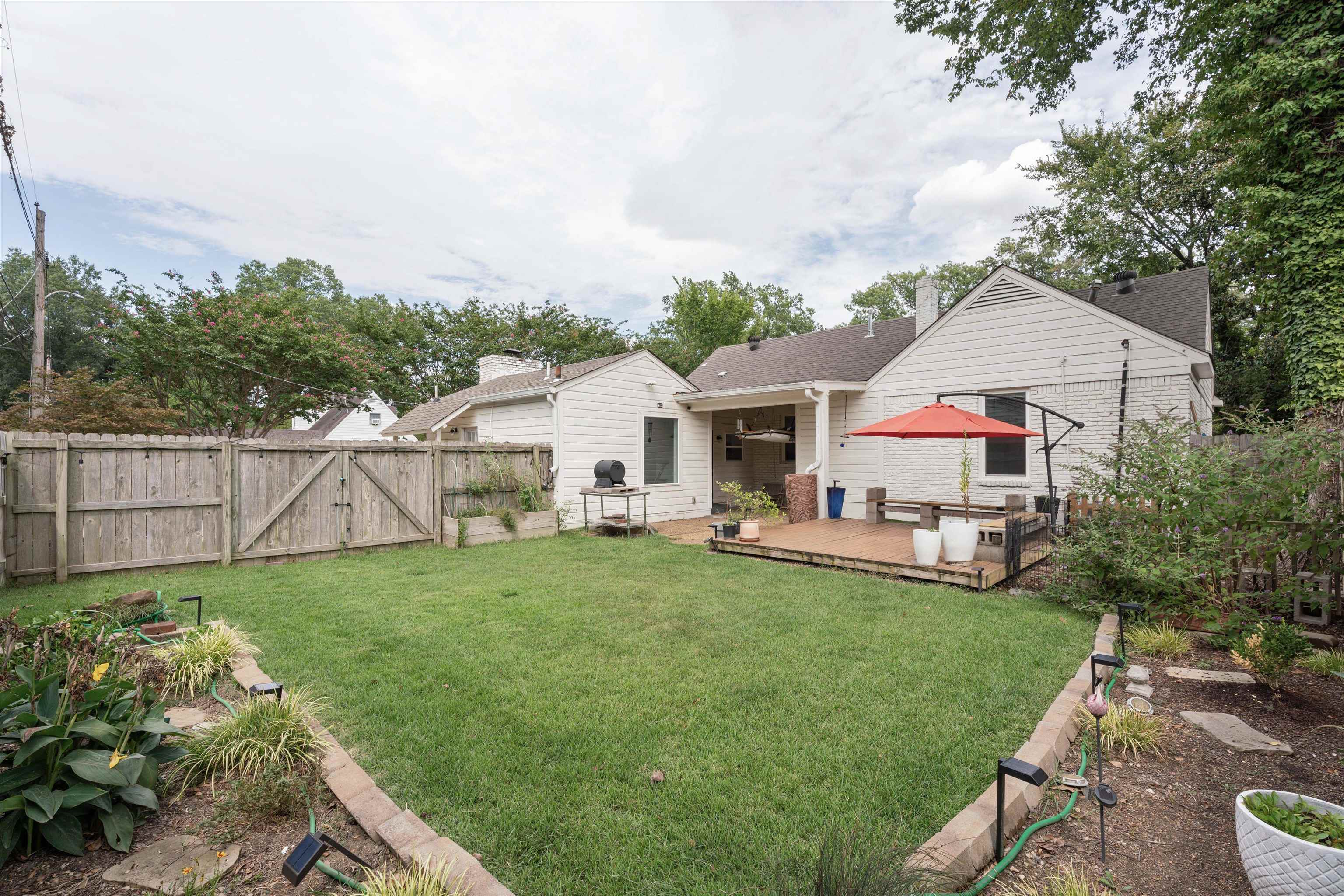 453 S WHITE STATION DR