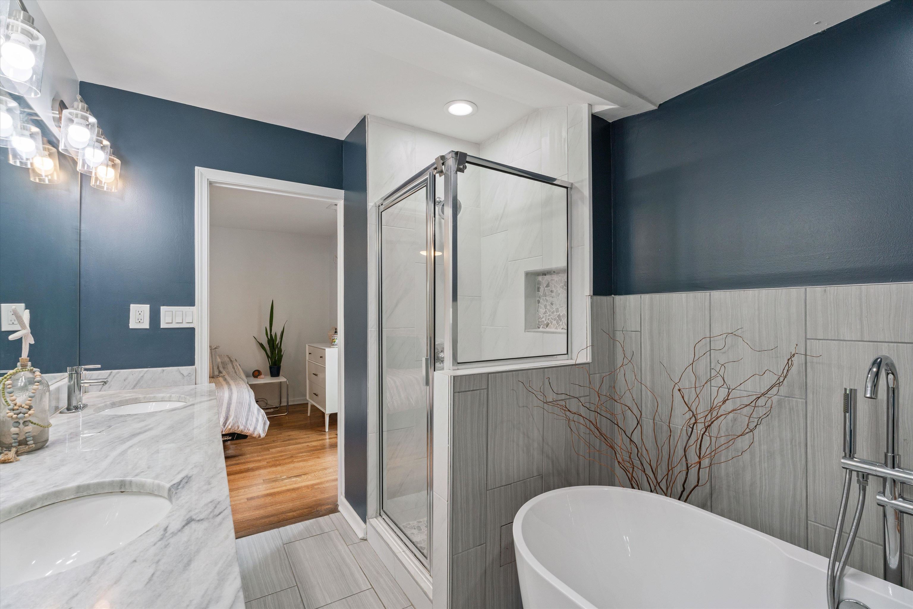 453 S WHITE STATION DR