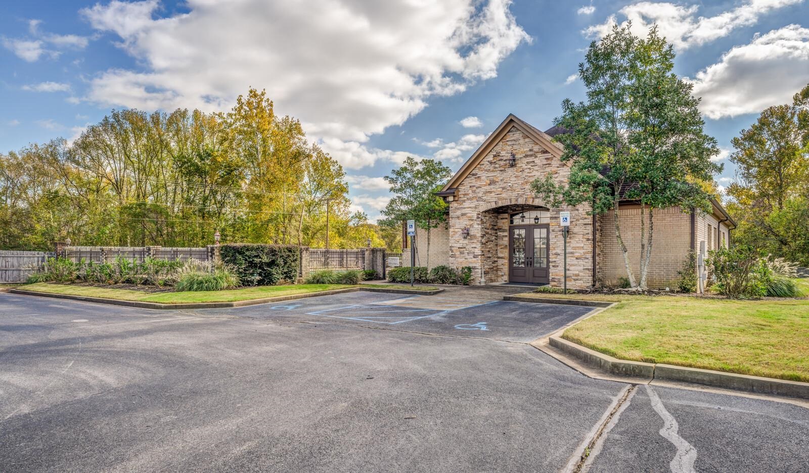 470 CHEROKEE CIR