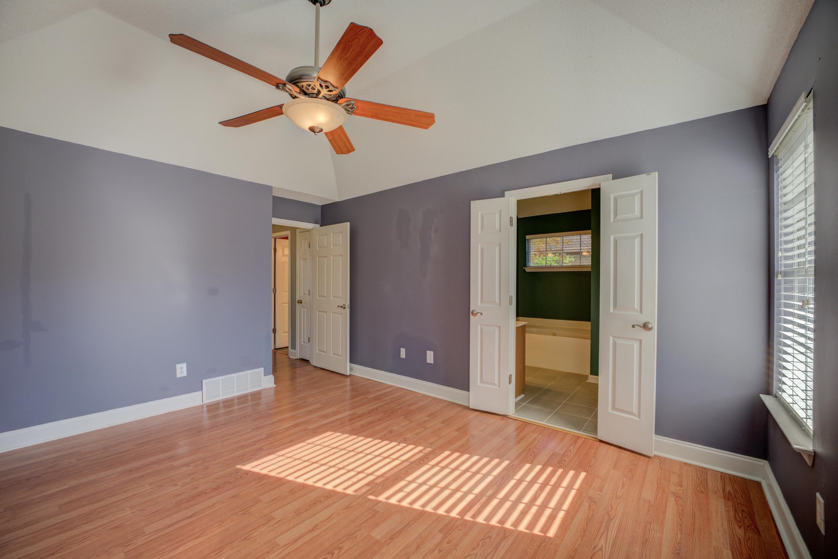 10 OAKSEDGE DR