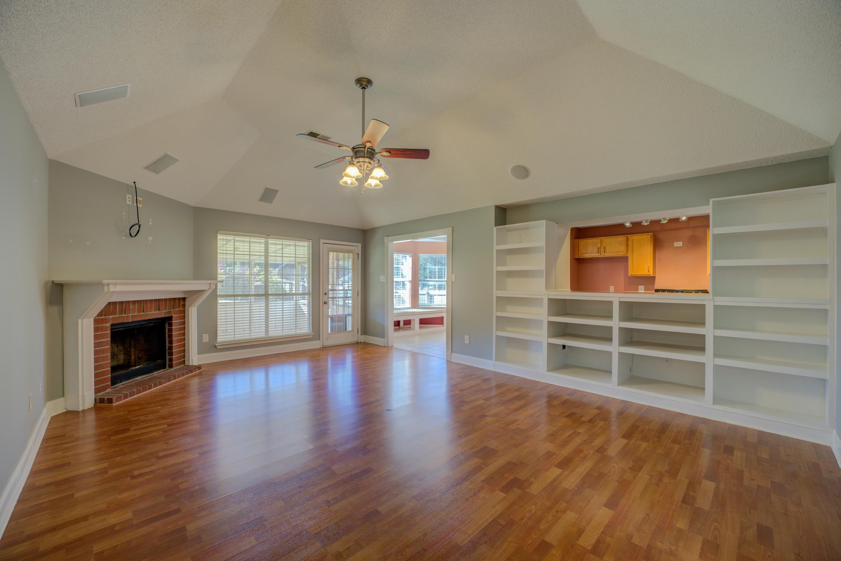 10 OAKSEDGE DR