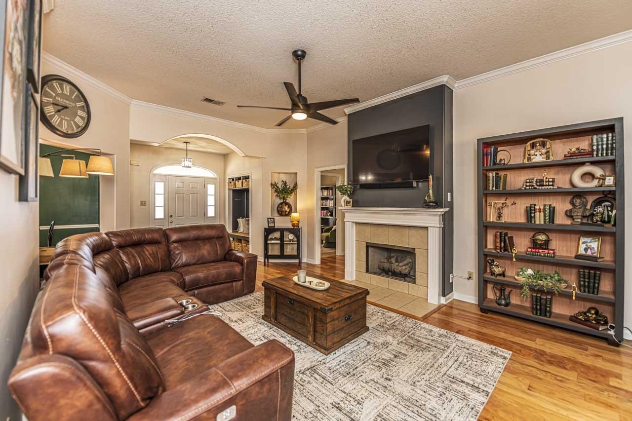 190 COUNTRYWOOD LN