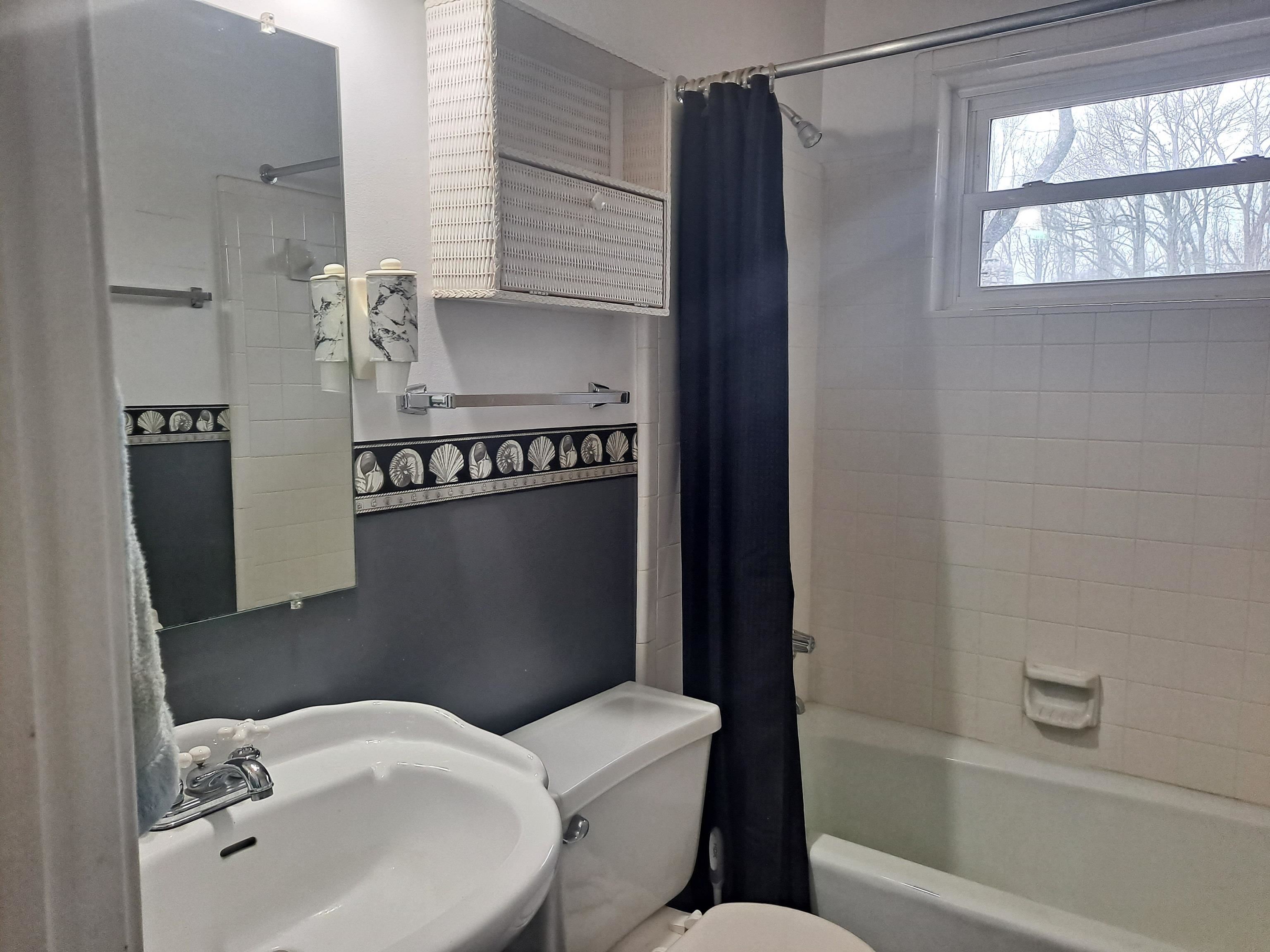 325 HILLTOP CIR