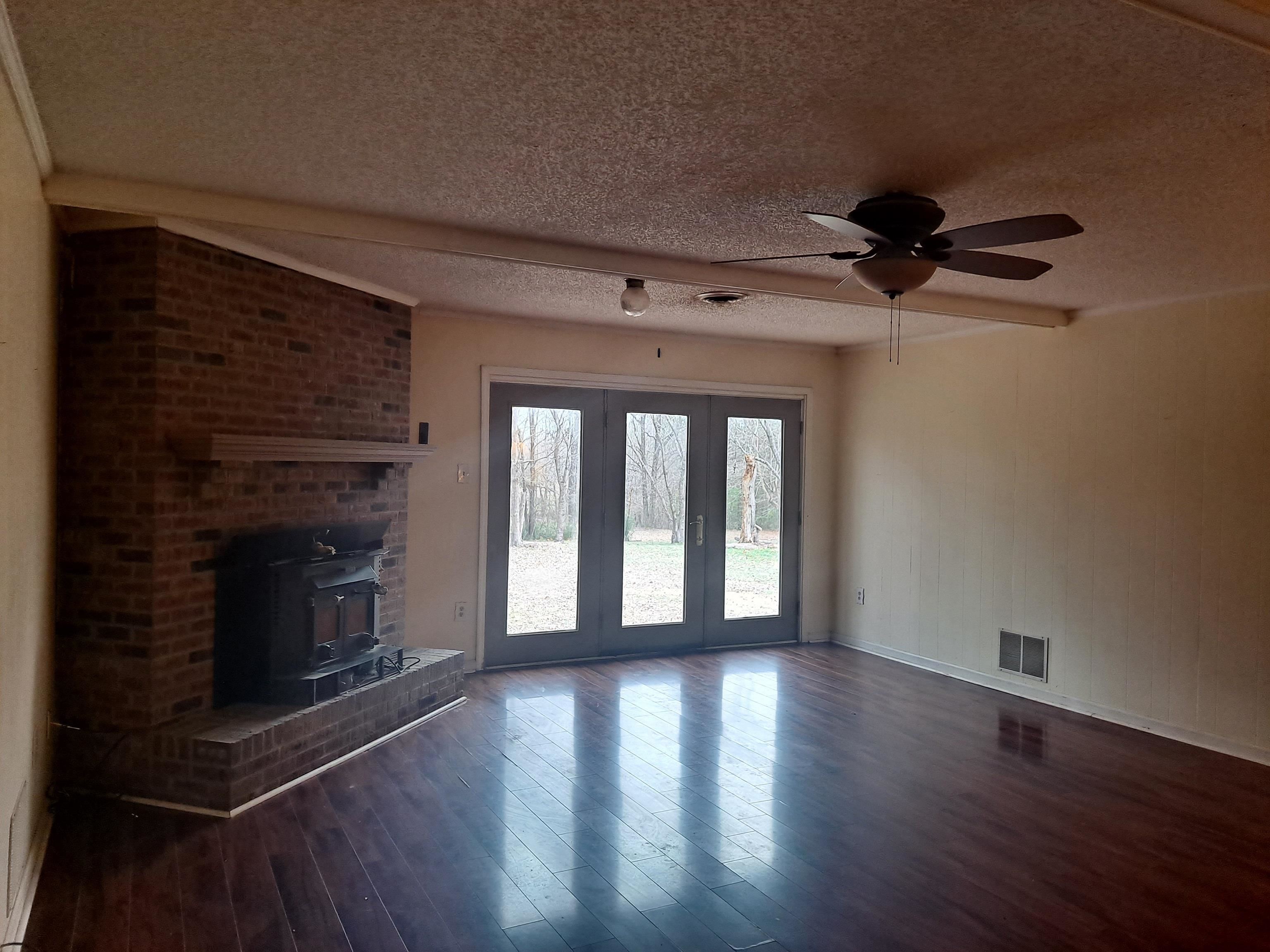 325 HILLTOP CIR