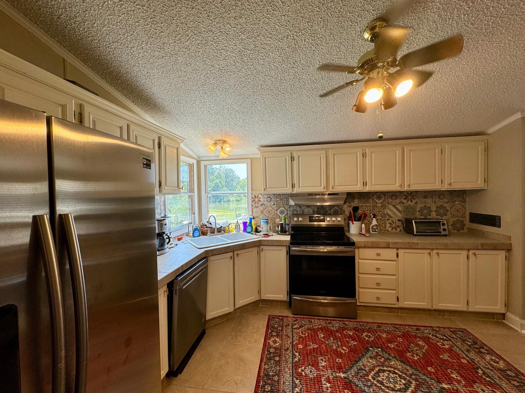 875 HEAVEN HILL DR
