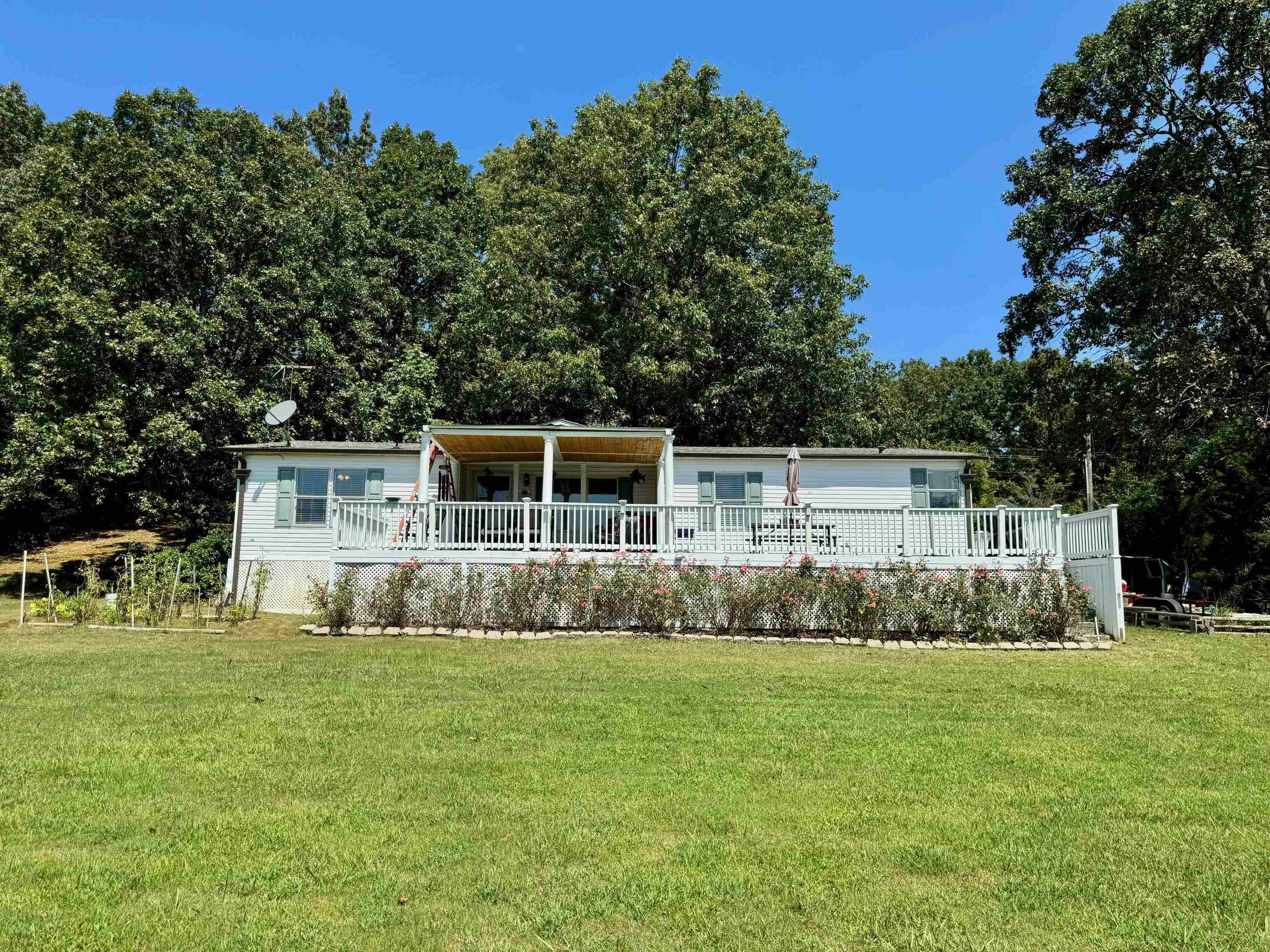 875 HEAVEN HILL DR