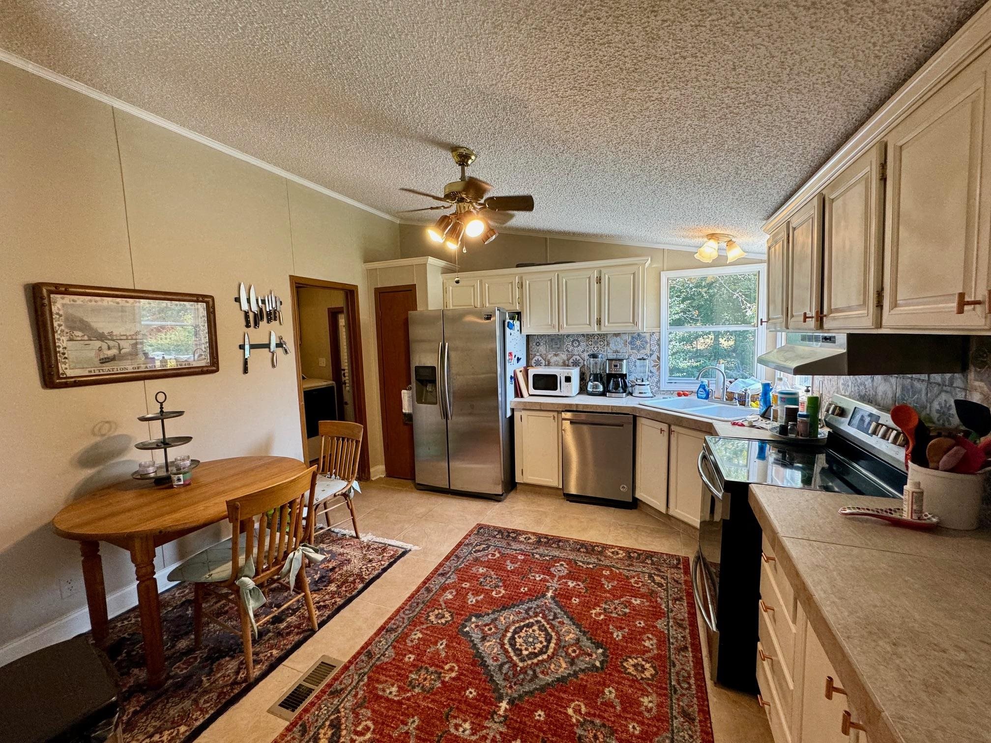 875 HEAVEN HILL DR