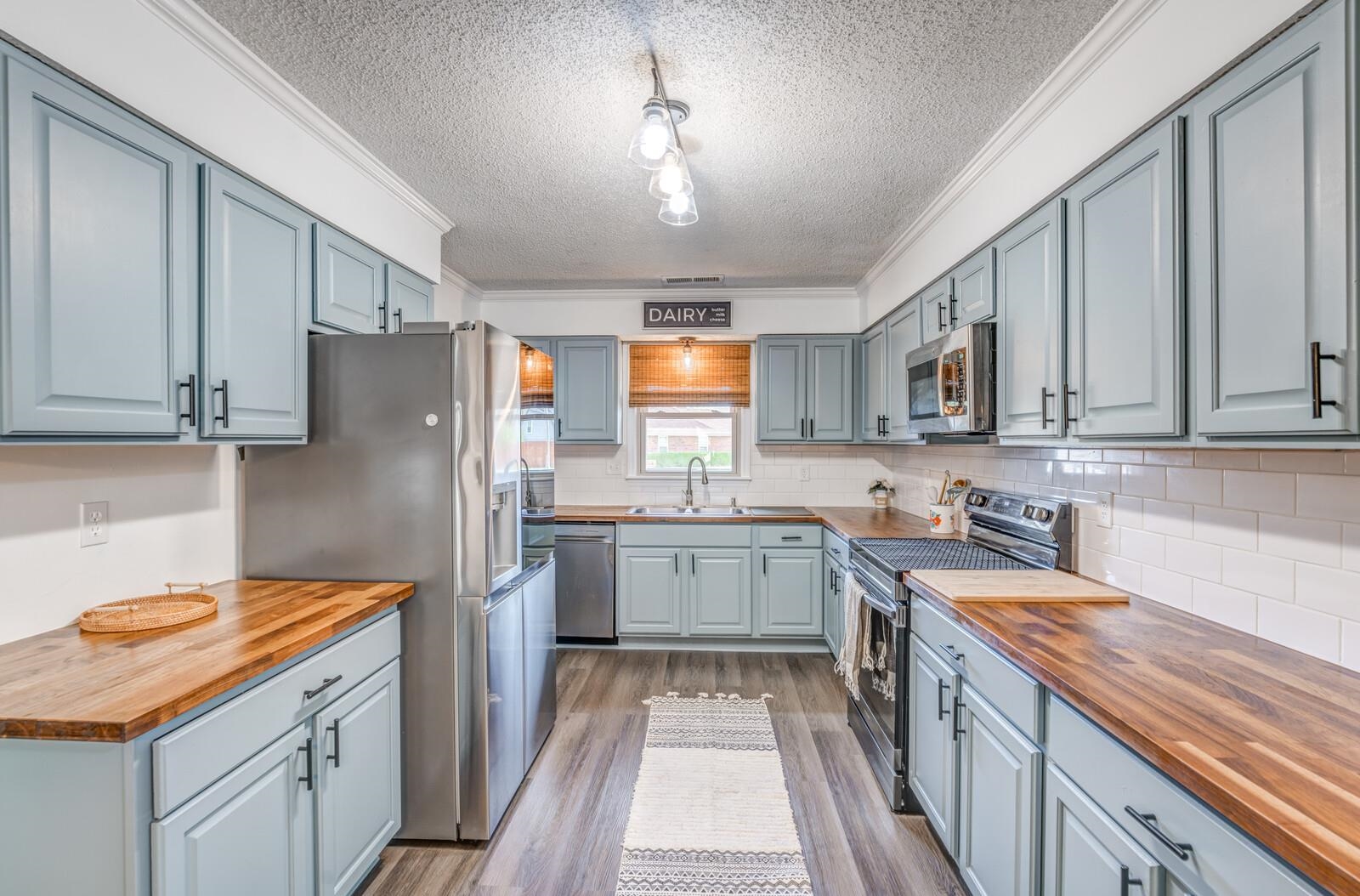 8223 S CREEKSIDE CIR S