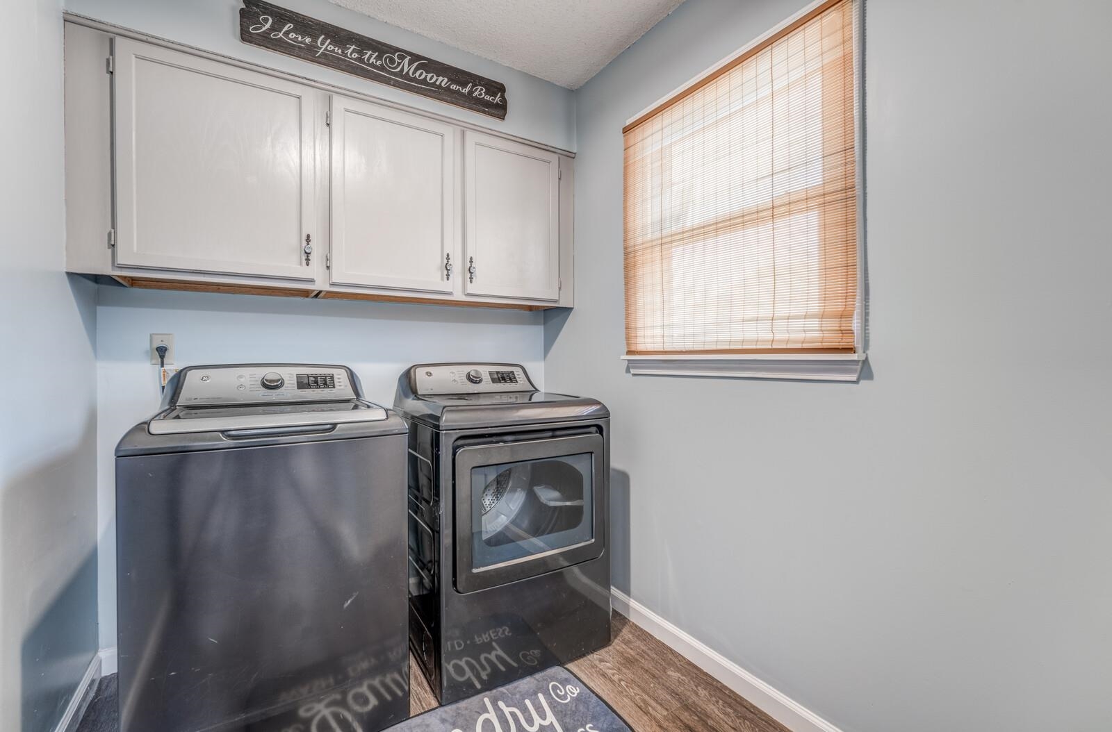 8223 S CREEKSIDE CIR S