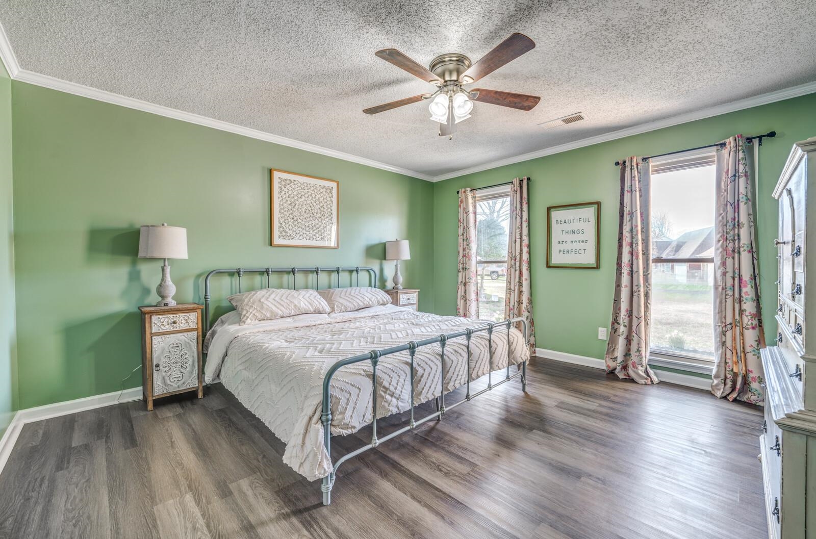 8223 S CREEKSIDE CIR S