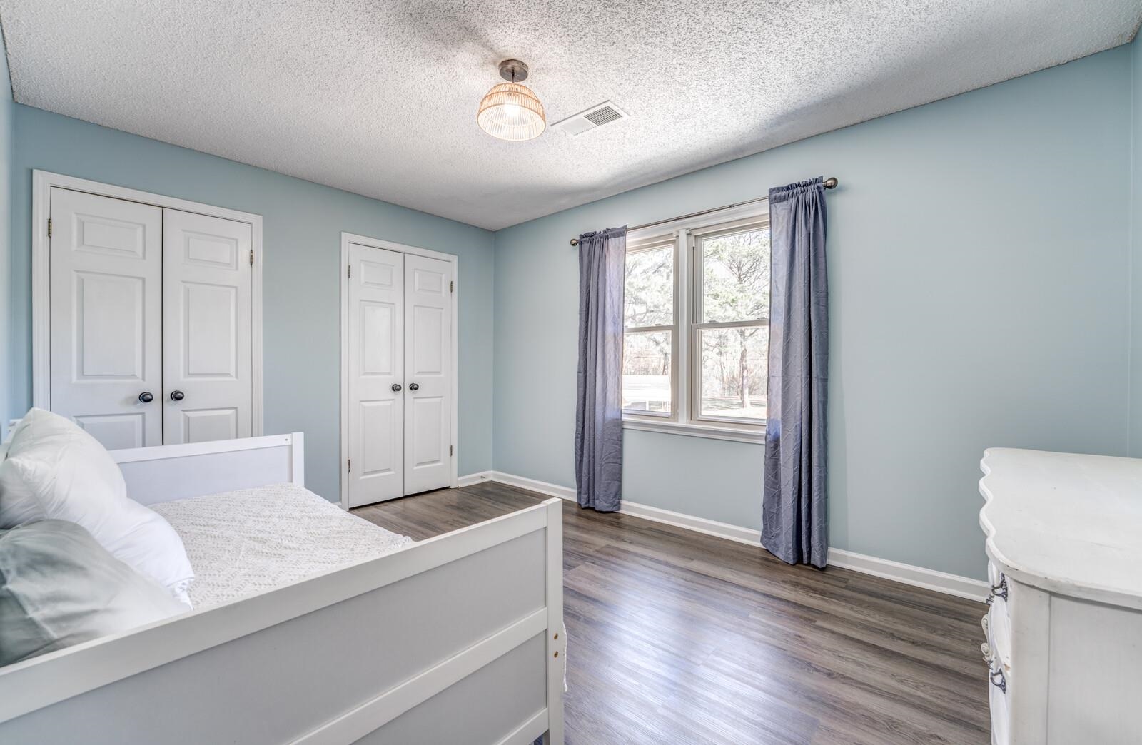 8223 S CREEKSIDE CIR S