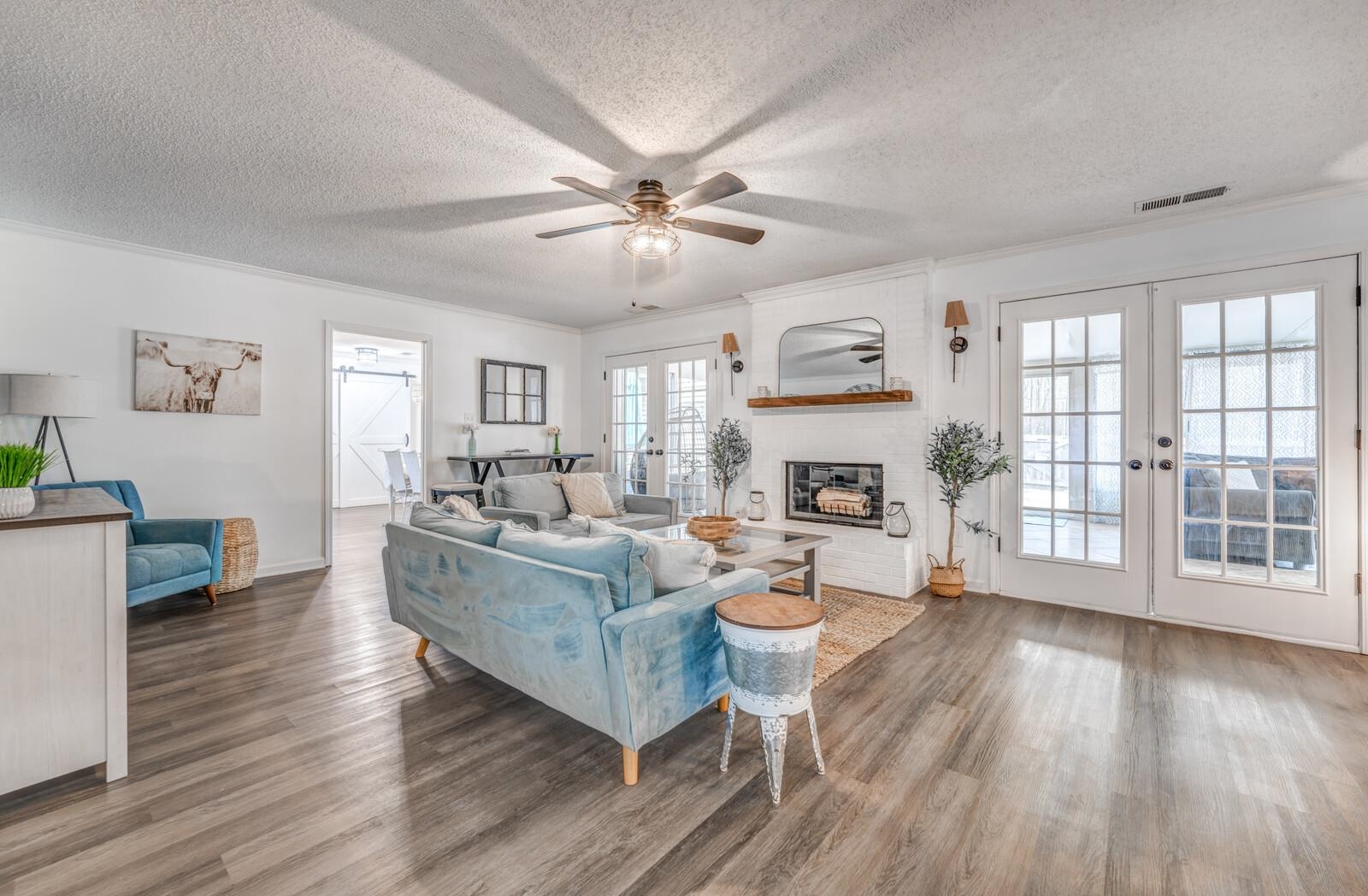 8223 S CREEKSIDE CIR S