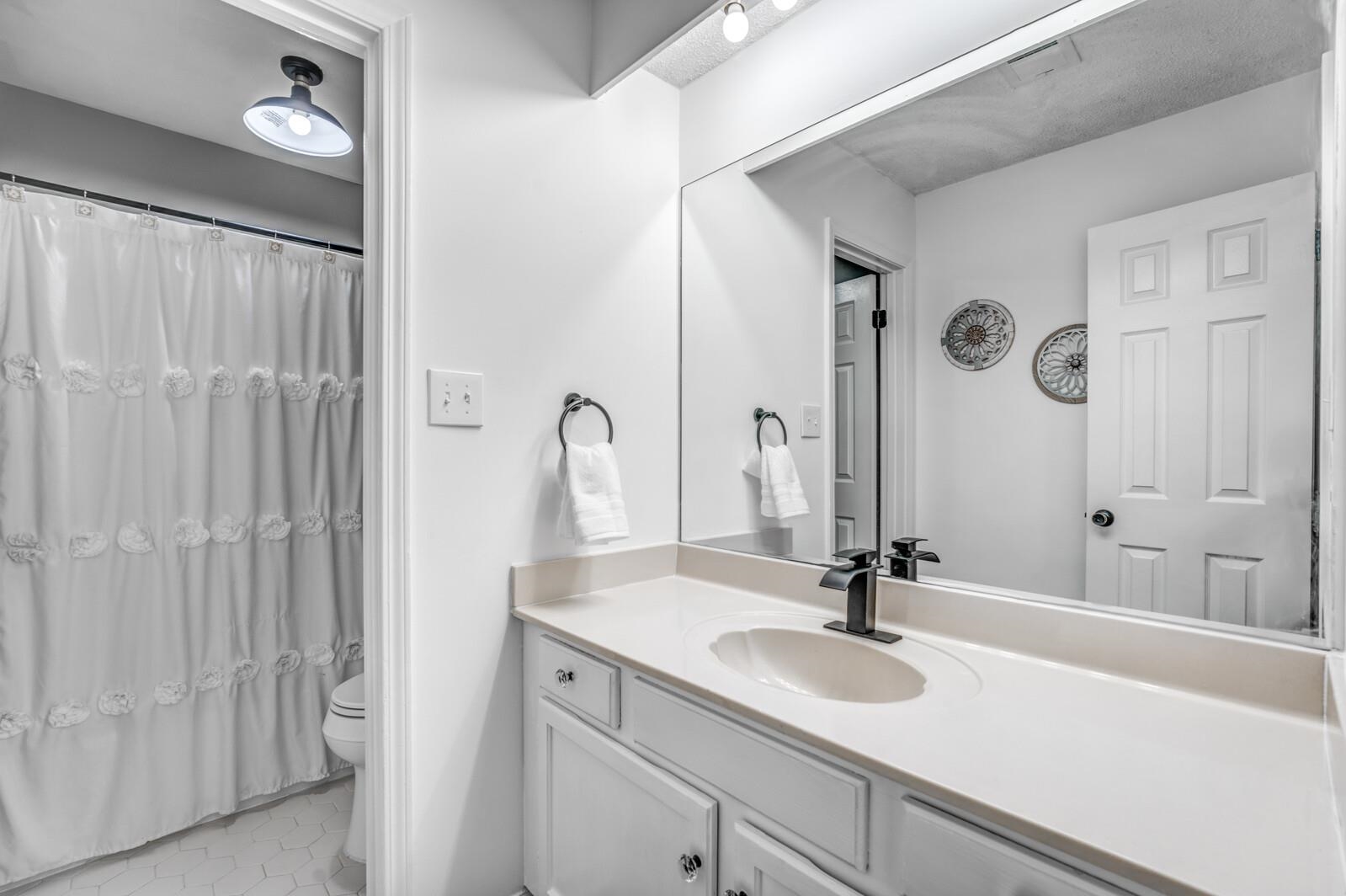 8223 S CREEKSIDE CIR S