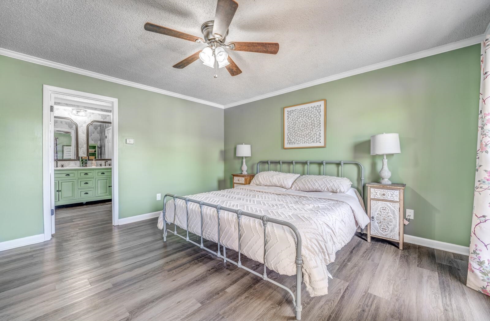 8223 S CREEKSIDE CIR S