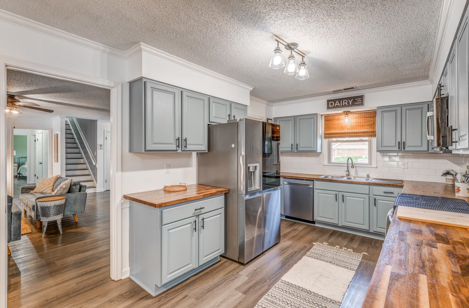 8223 S CREEKSIDE CIR S