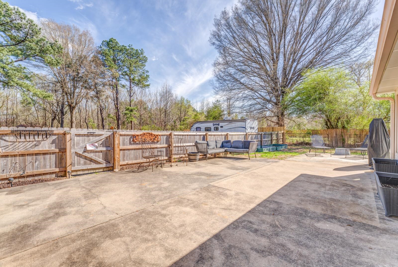 8223 S CREEKSIDE CIR S