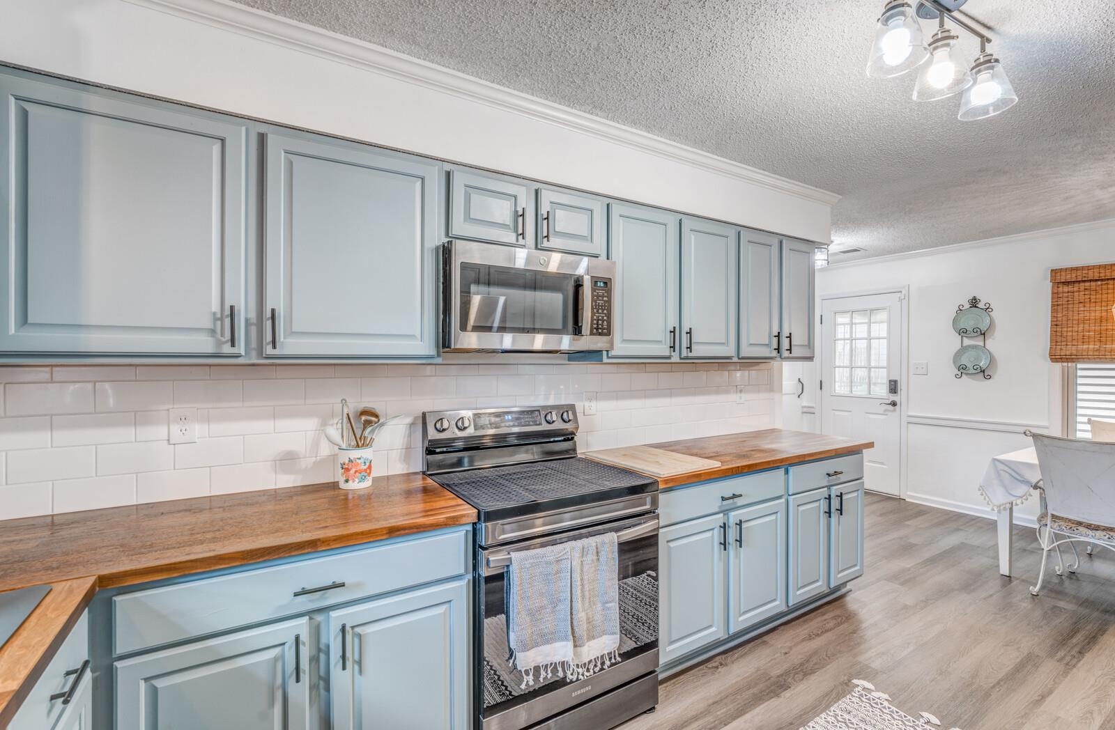 8223 S CREEKSIDE CIR S