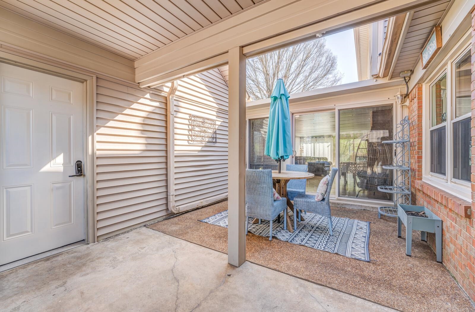 8223 S CREEKSIDE CIR S