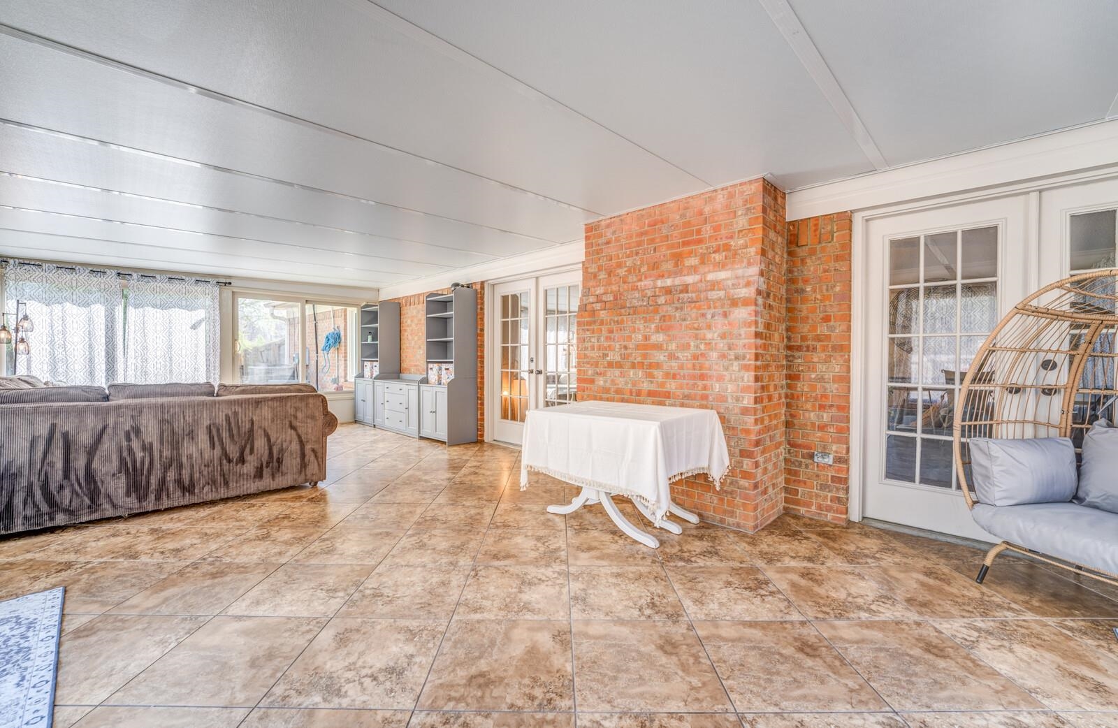 8223 S CREEKSIDE CIR S