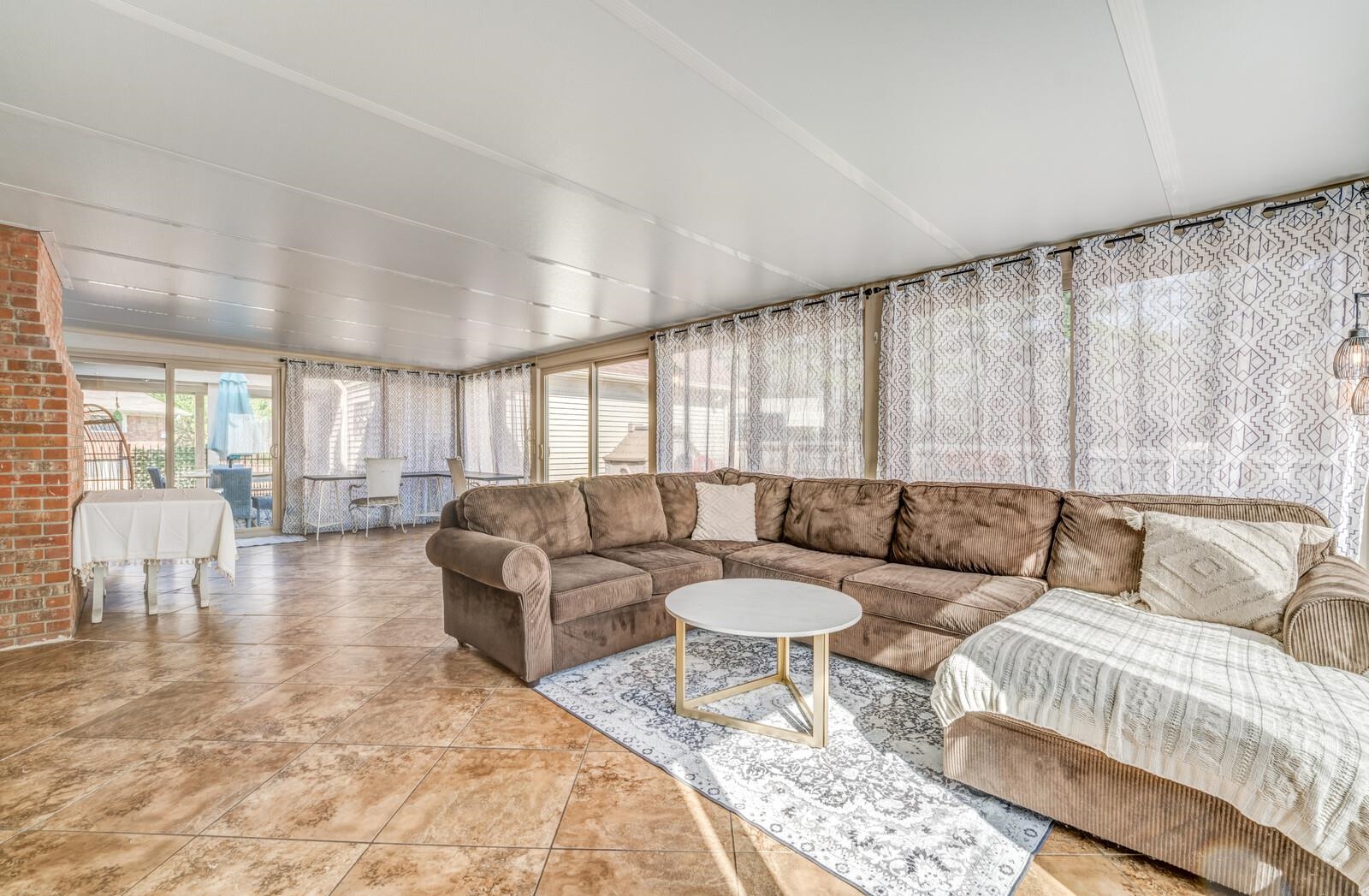 8223 S CREEKSIDE CIR S