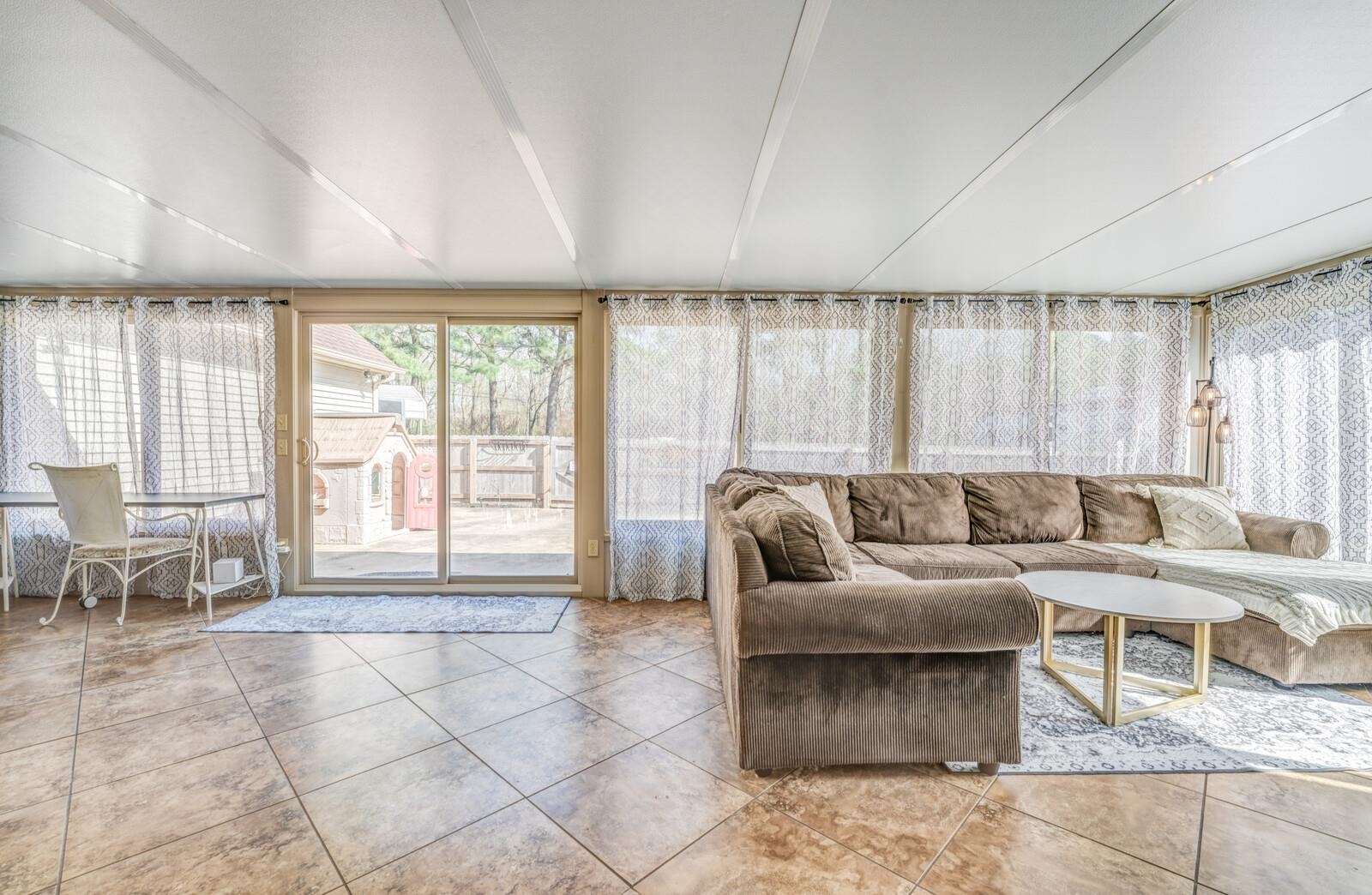 8223 S CREEKSIDE CIR S