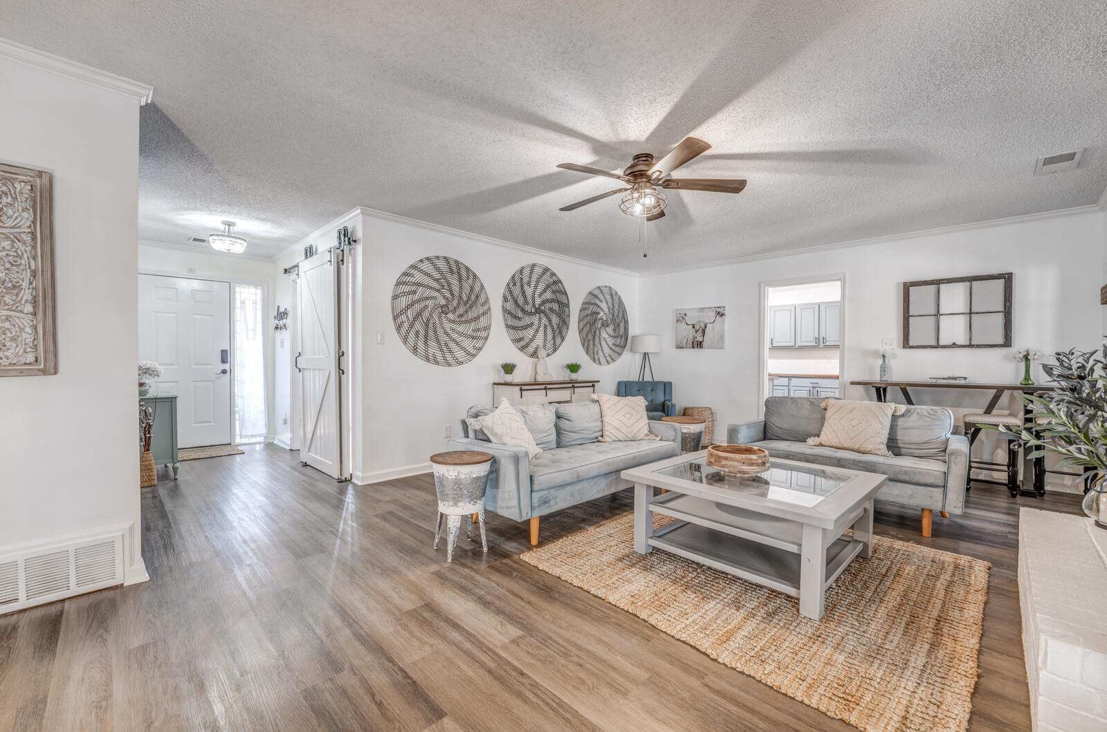 8223 S CREEKSIDE CIR S