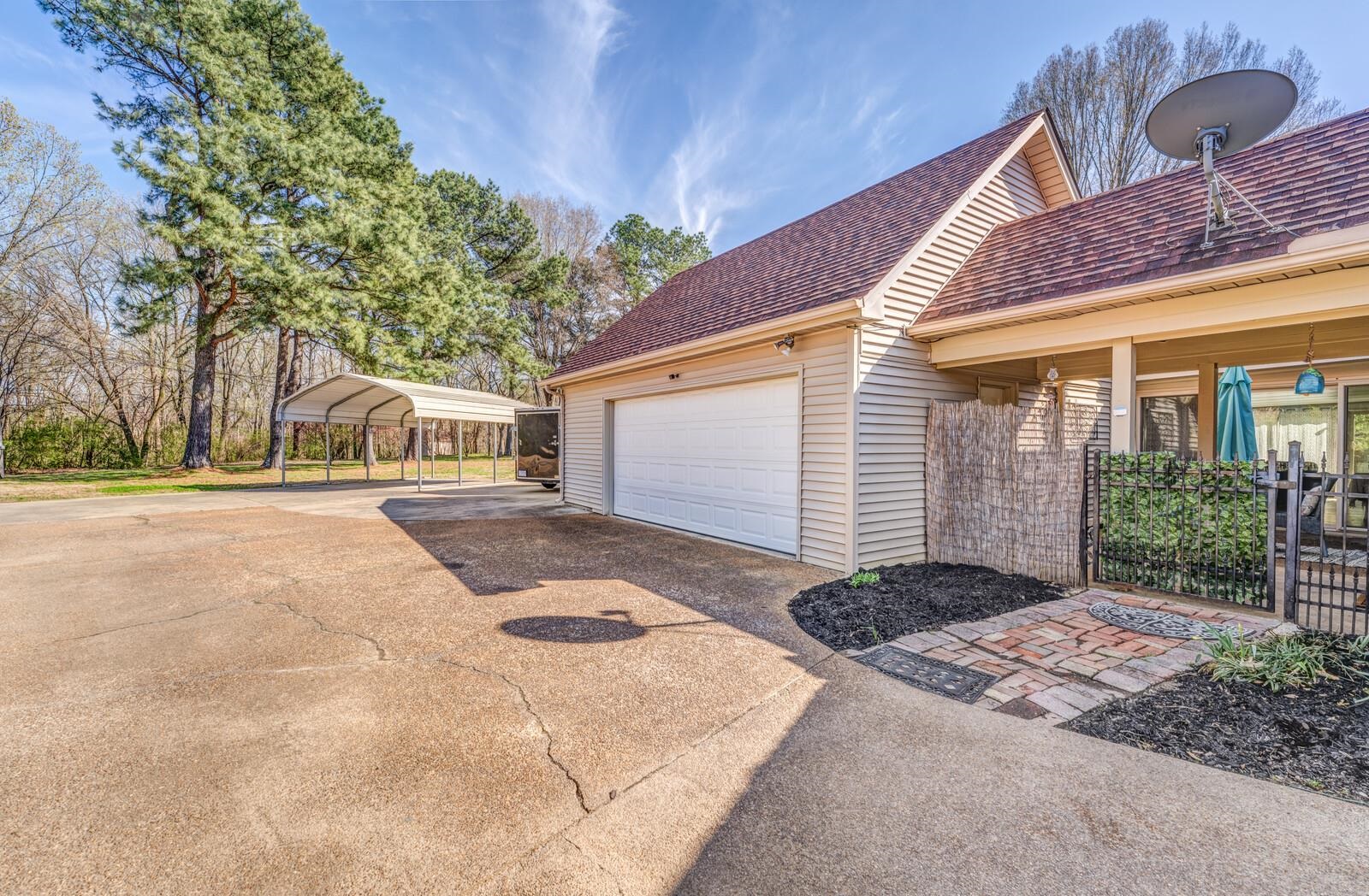 8223 S CREEKSIDE CIR S