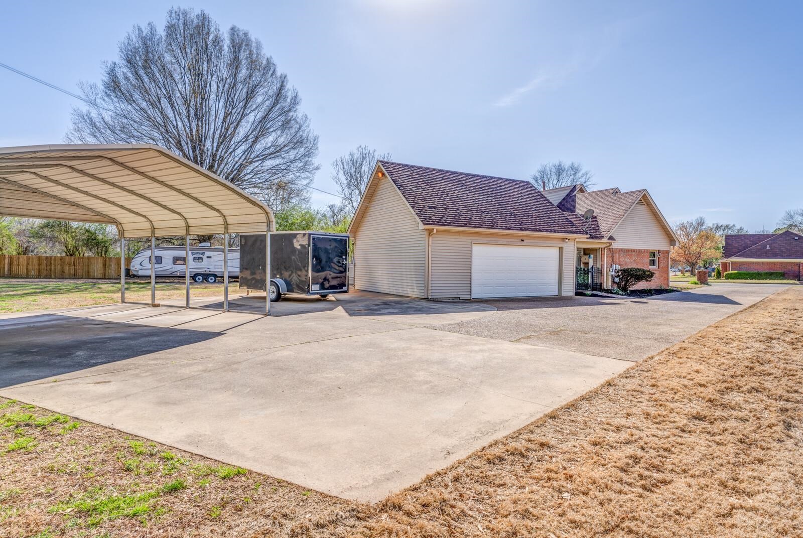 8223 S CREEKSIDE CIR S