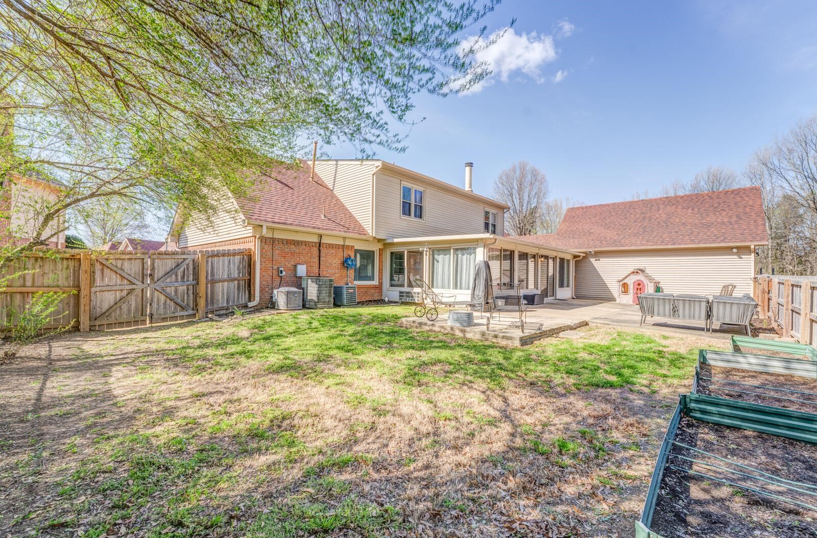 8223 S CREEKSIDE CIR S