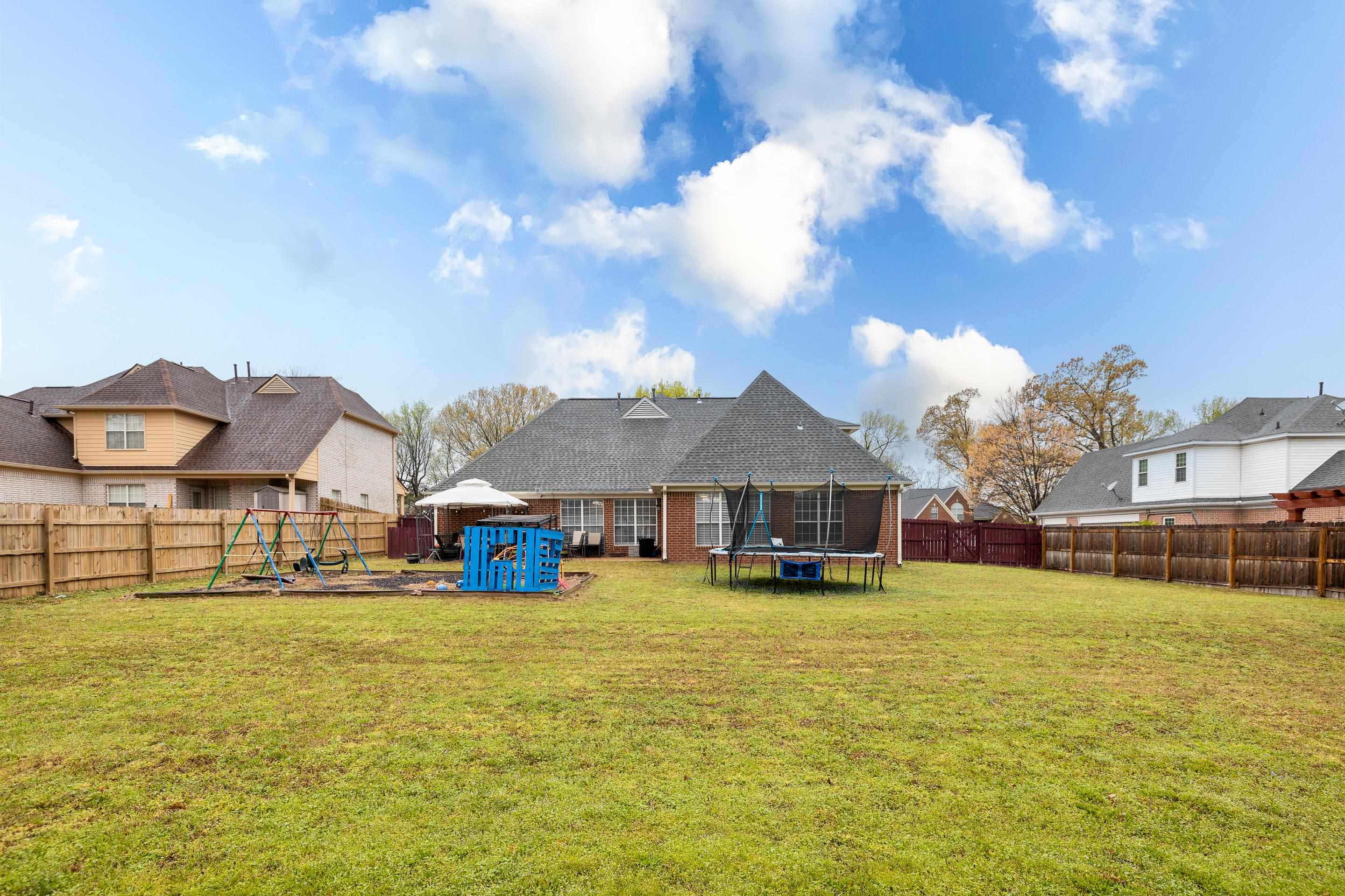3894 PEACHTREE LN