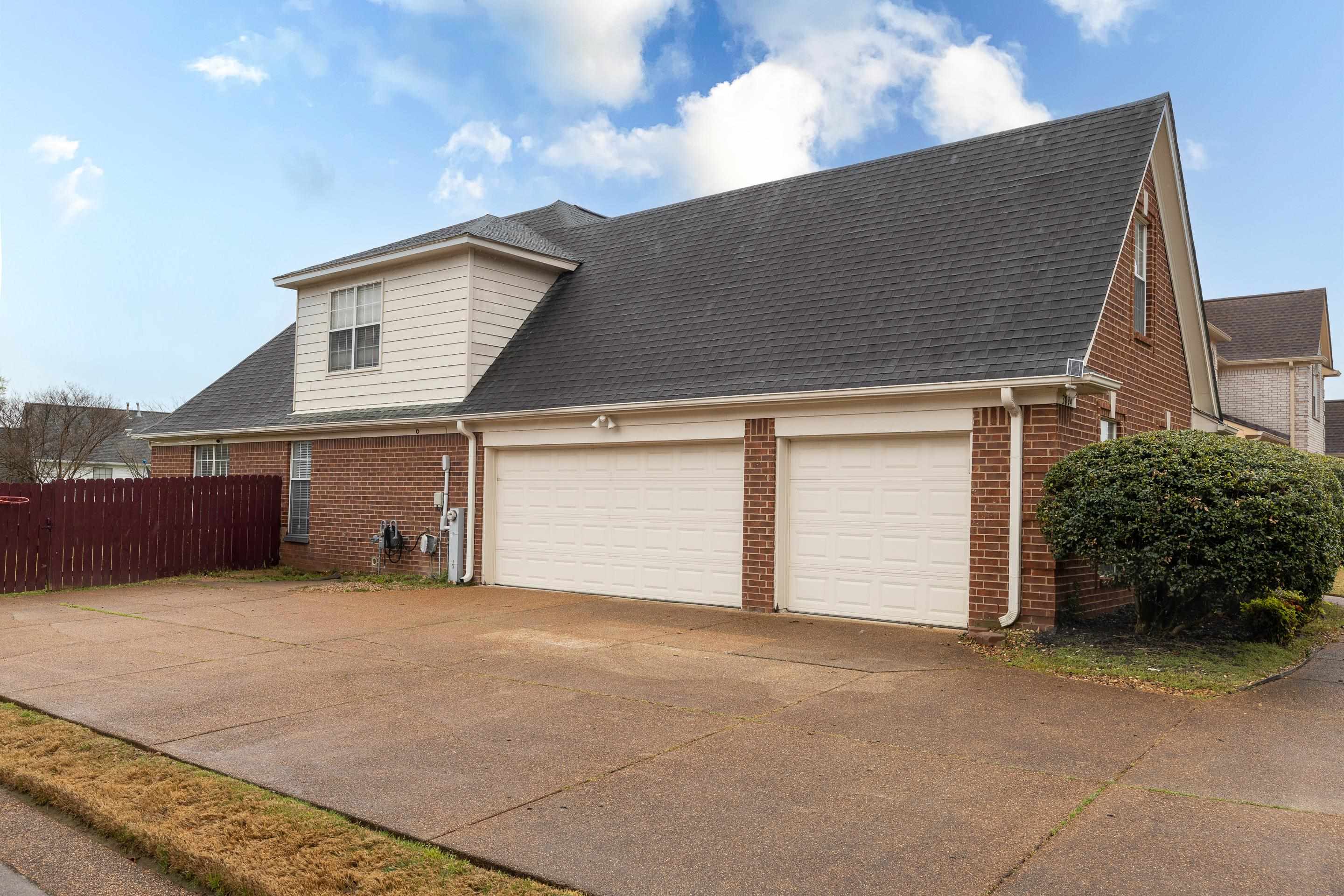 3894 PEACHTREE LN