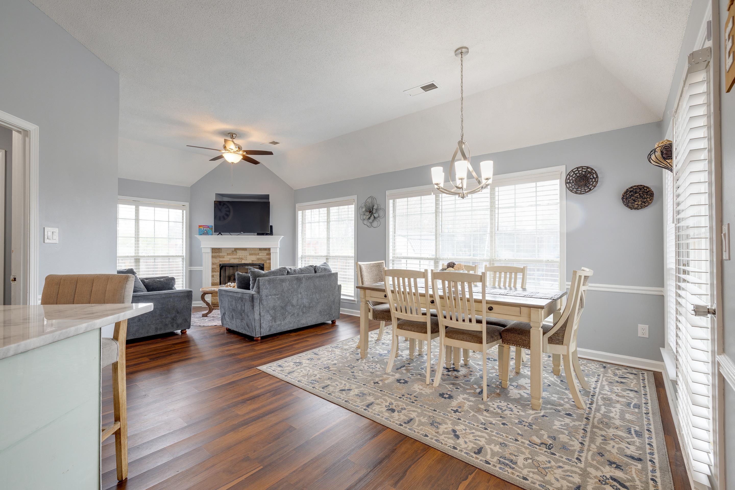 3894 PEACHTREE LN