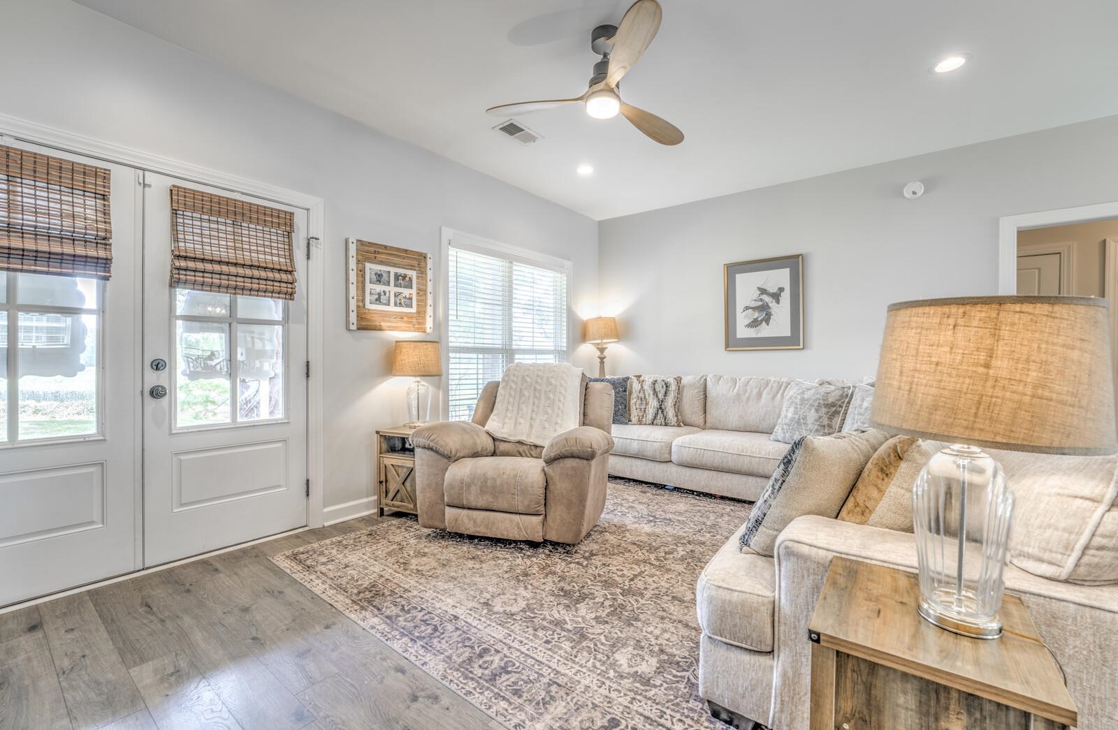 207 BOSWELL RD