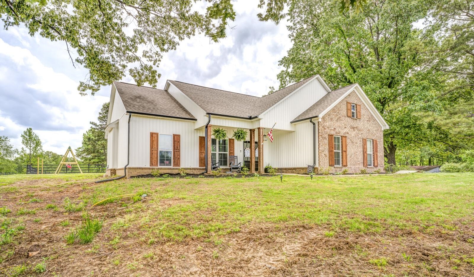 207 BOSWELL RD