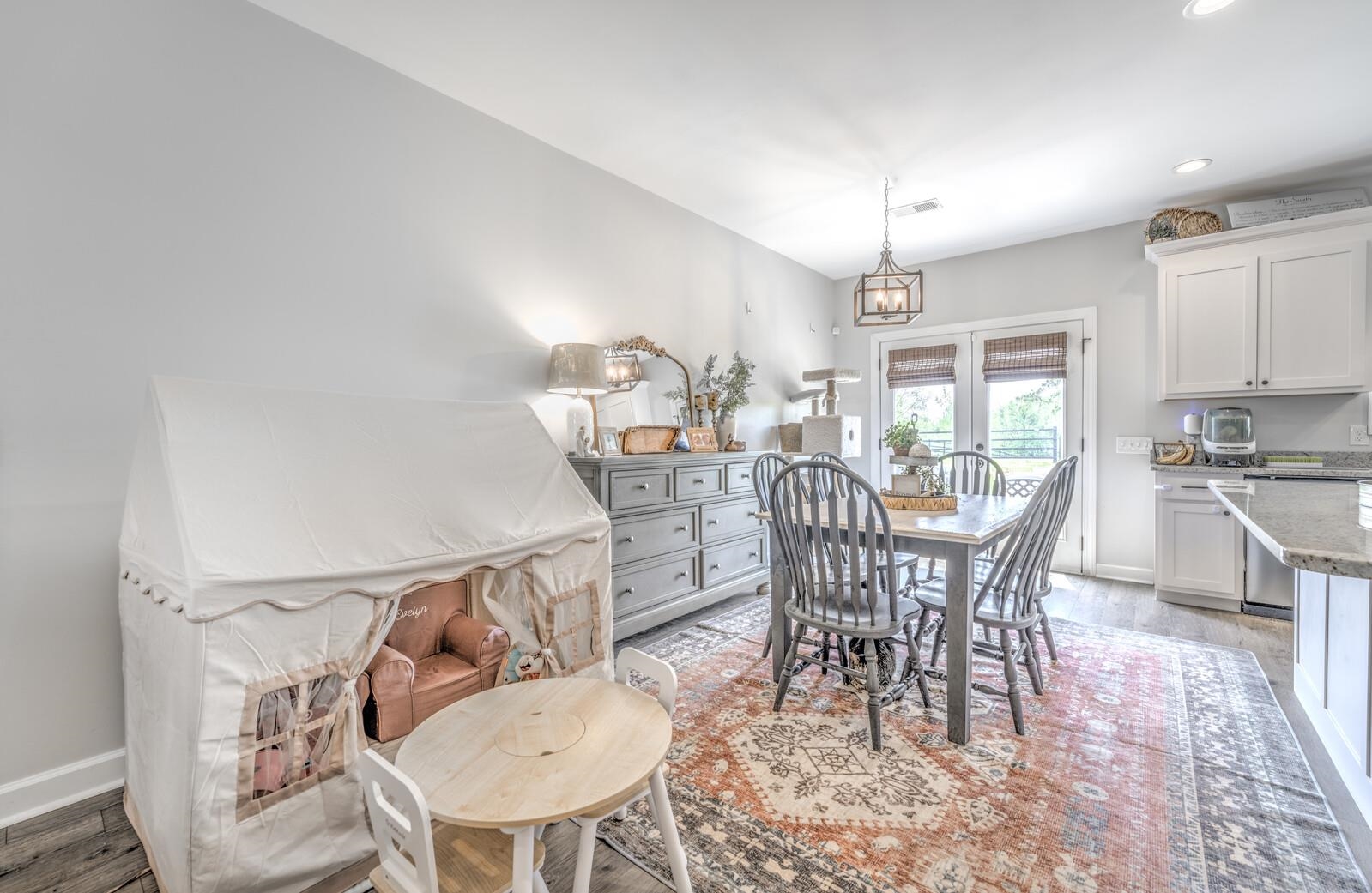 207 BOSWELL RD