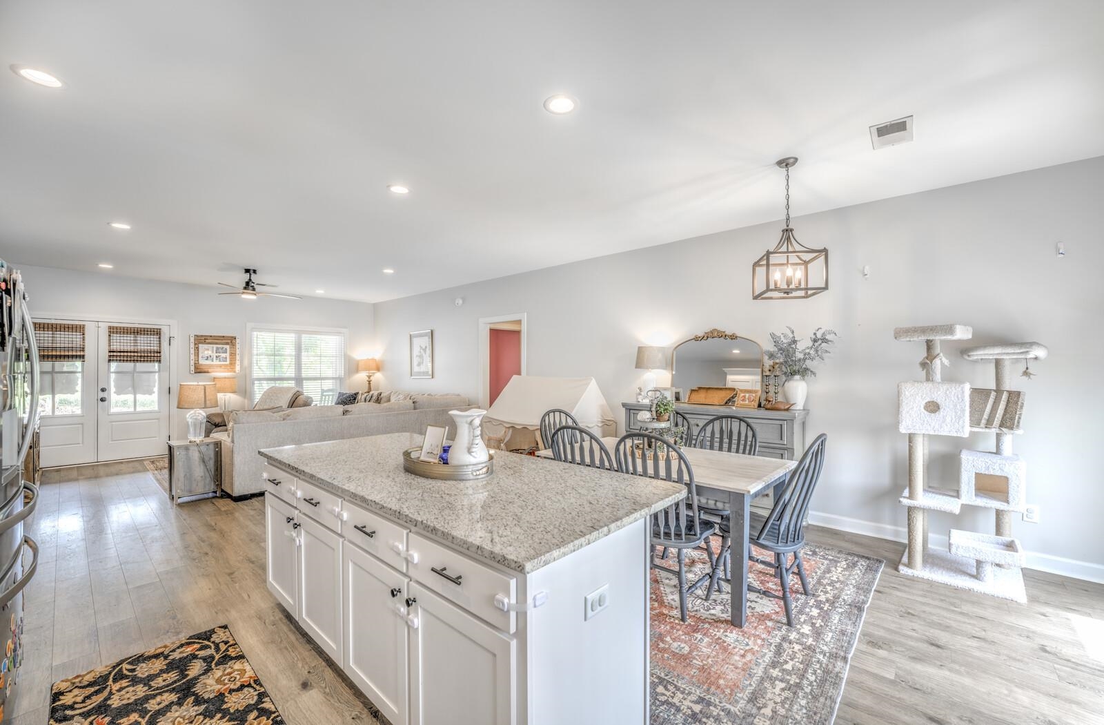 207 BOSWELL RD