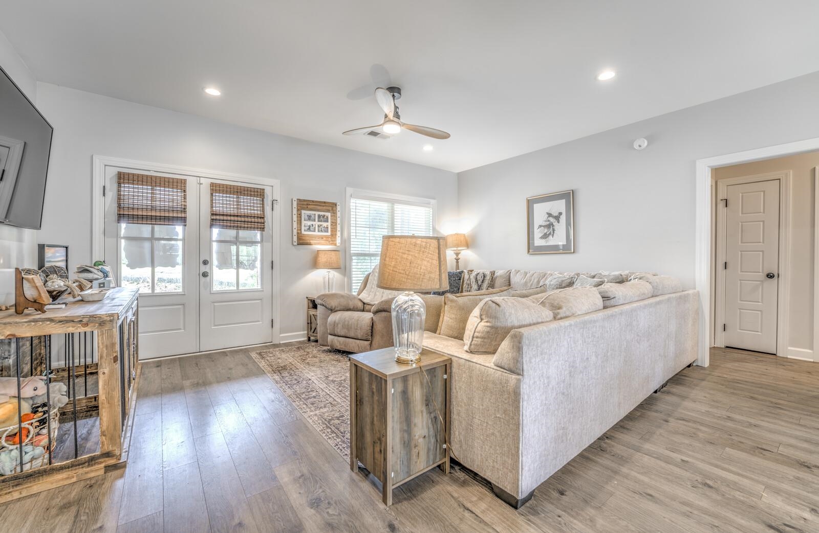 207 BOSWELL RD