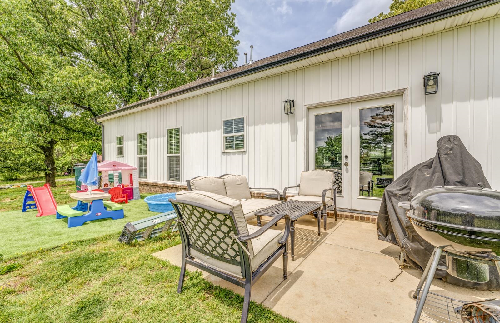 207 BOSWELL RD