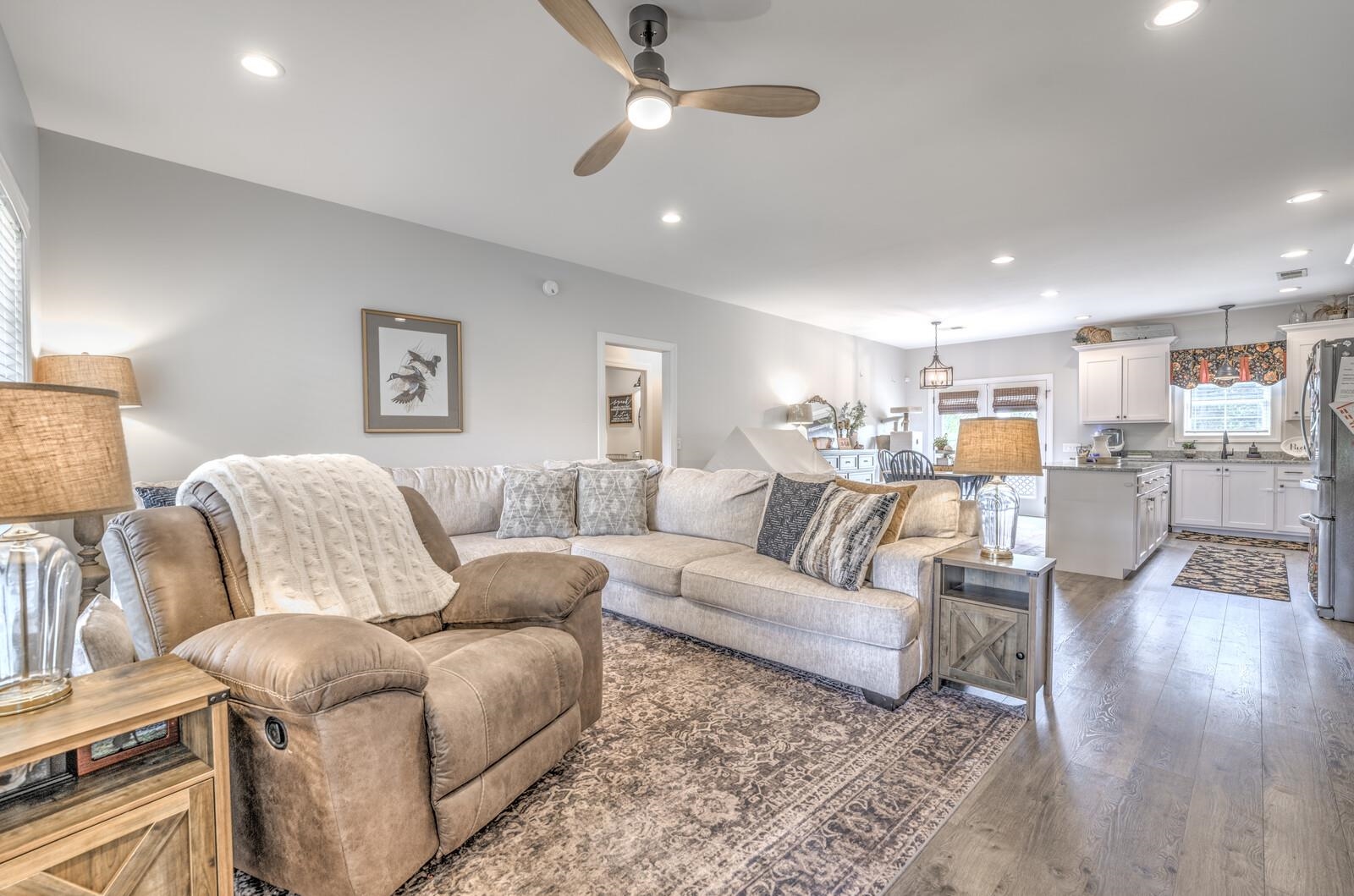 207 BOSWELL RD