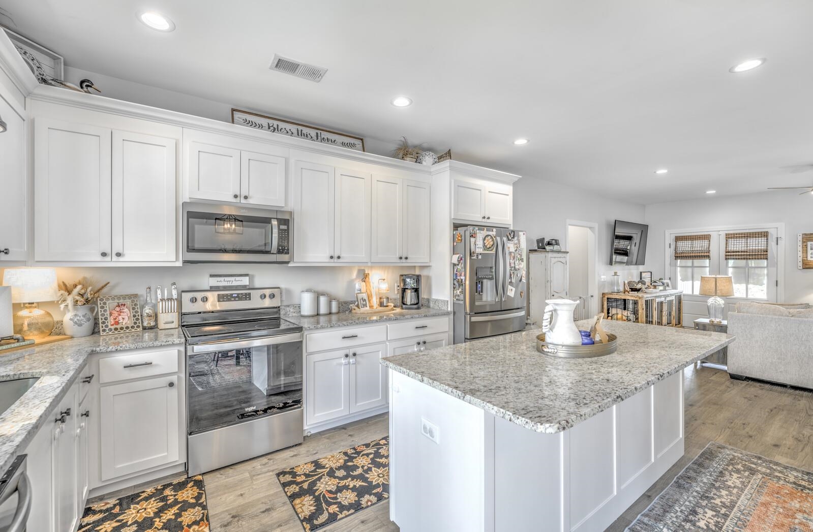 207 BOSWELL RD
