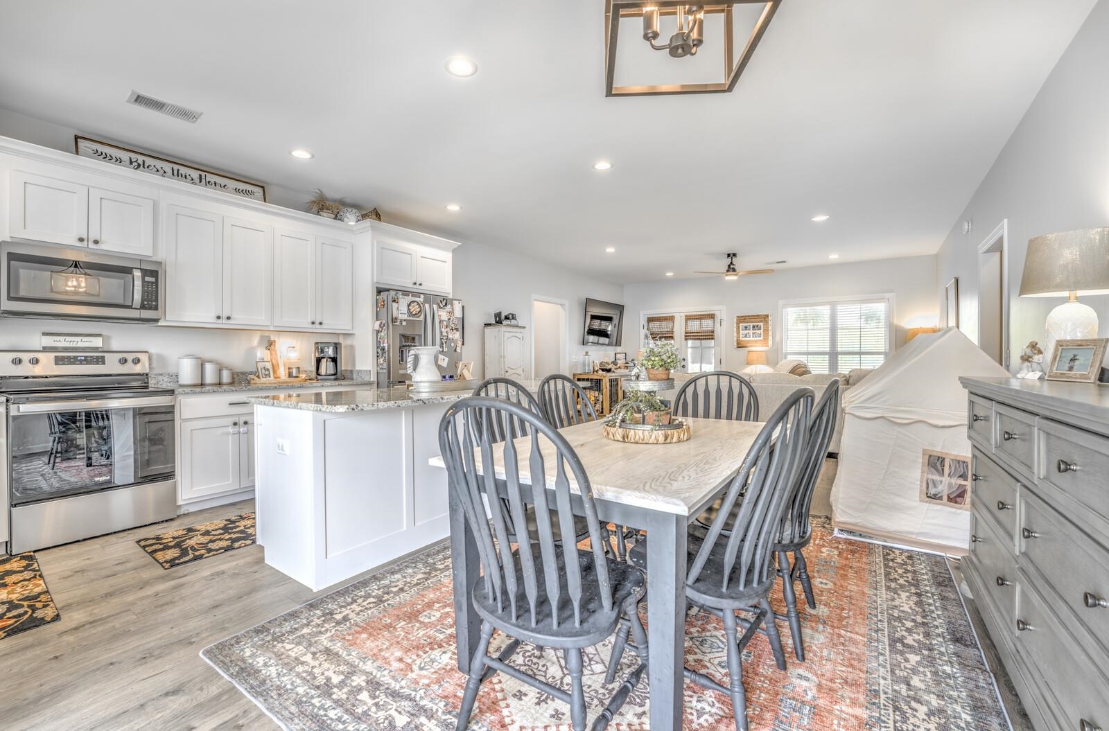 207 BOSWELL RD