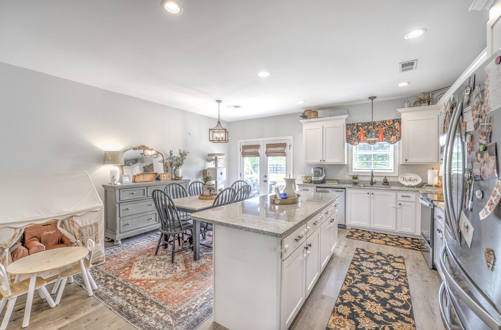 207 BOSWELL RD