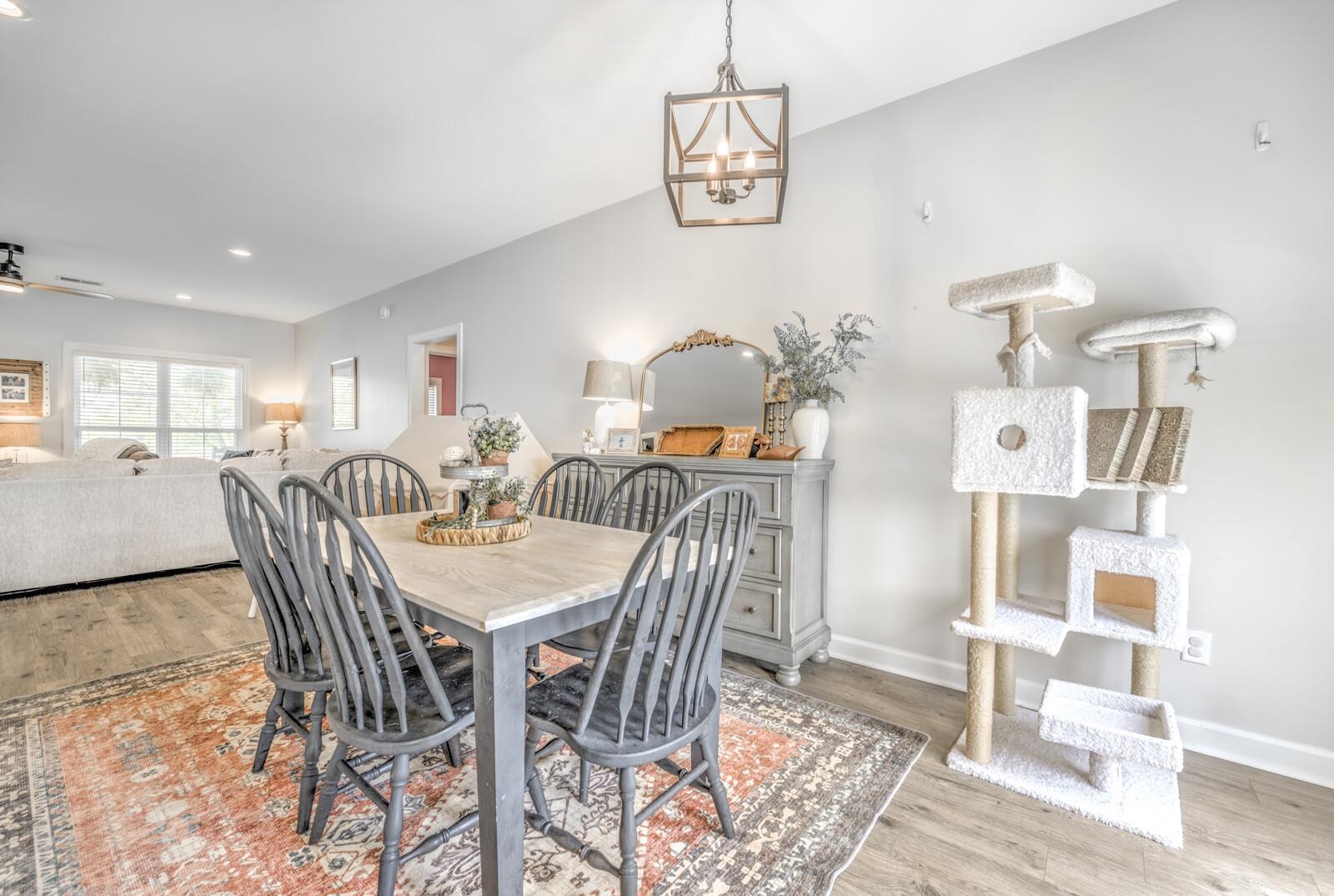 207 BOSWELL RD