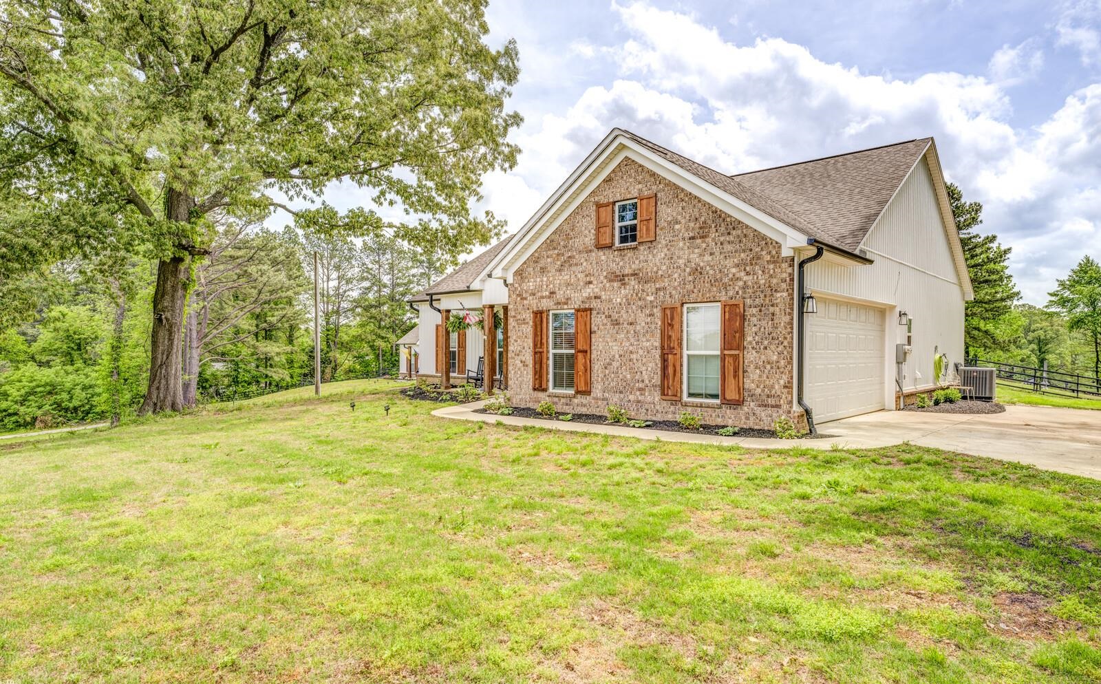207 BOSWELL RD