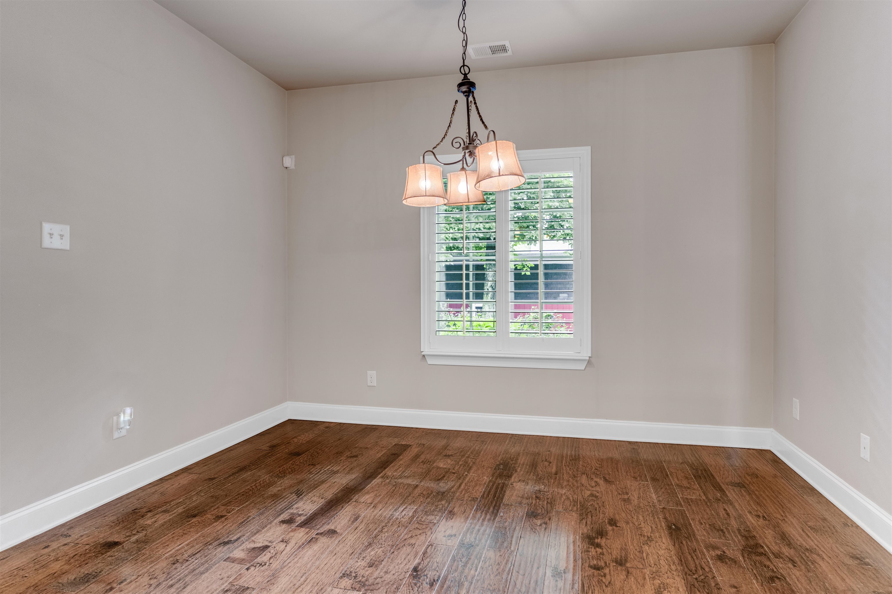 4467 BISHOPS VALLEY LN